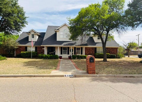 Photo of 1402 9th Street, Shallowater, TX 79363 (MLS # 202612857)