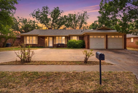 Photo of 2813 74th Place, Lubbock, TX 79423 (MLS # 202614395)
