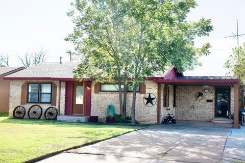 Photo of 103 Juanita Street, Plainview, TX 79072 (MLS # 202614747)