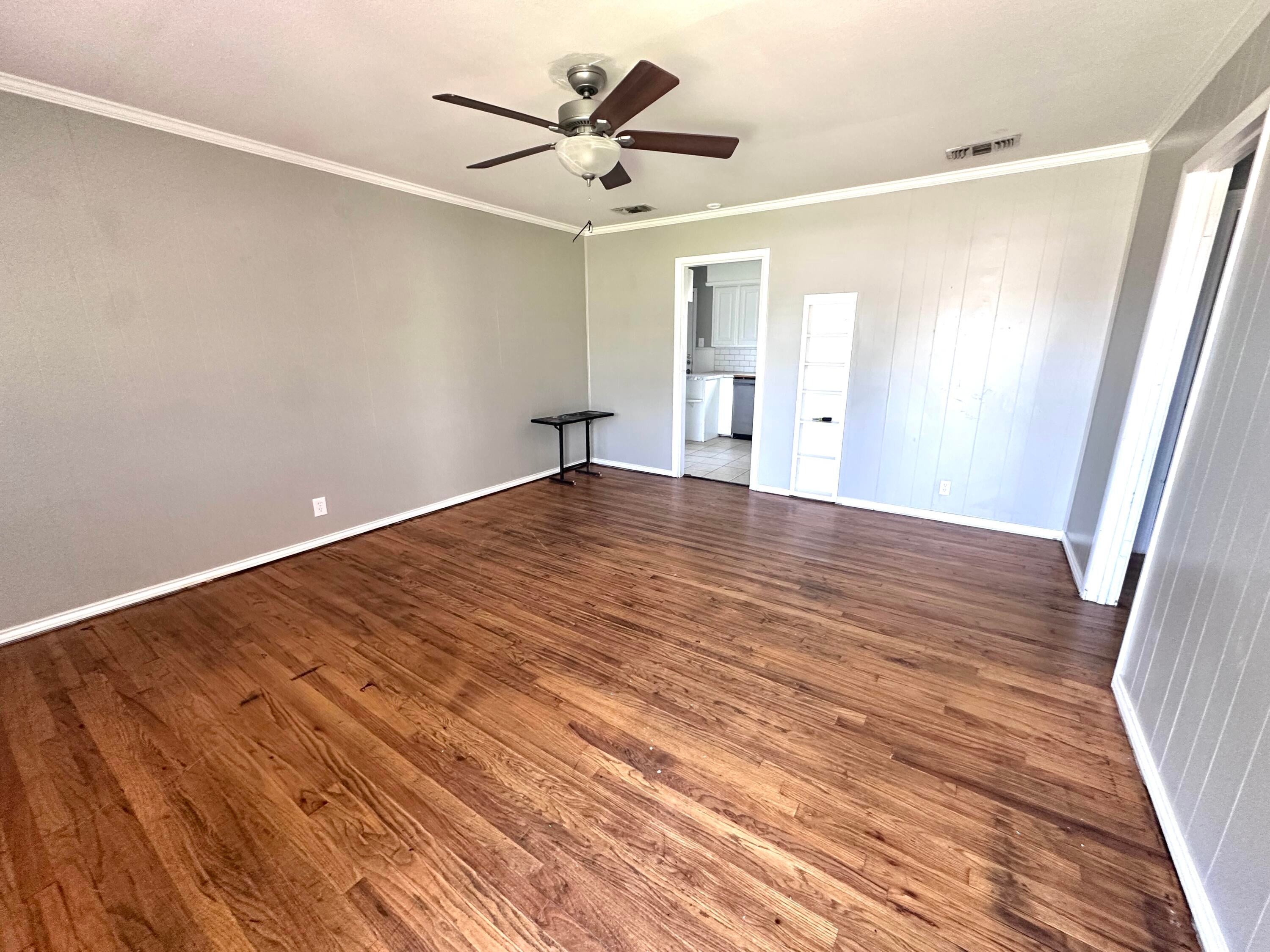 6501 Avenue T - Photo 2