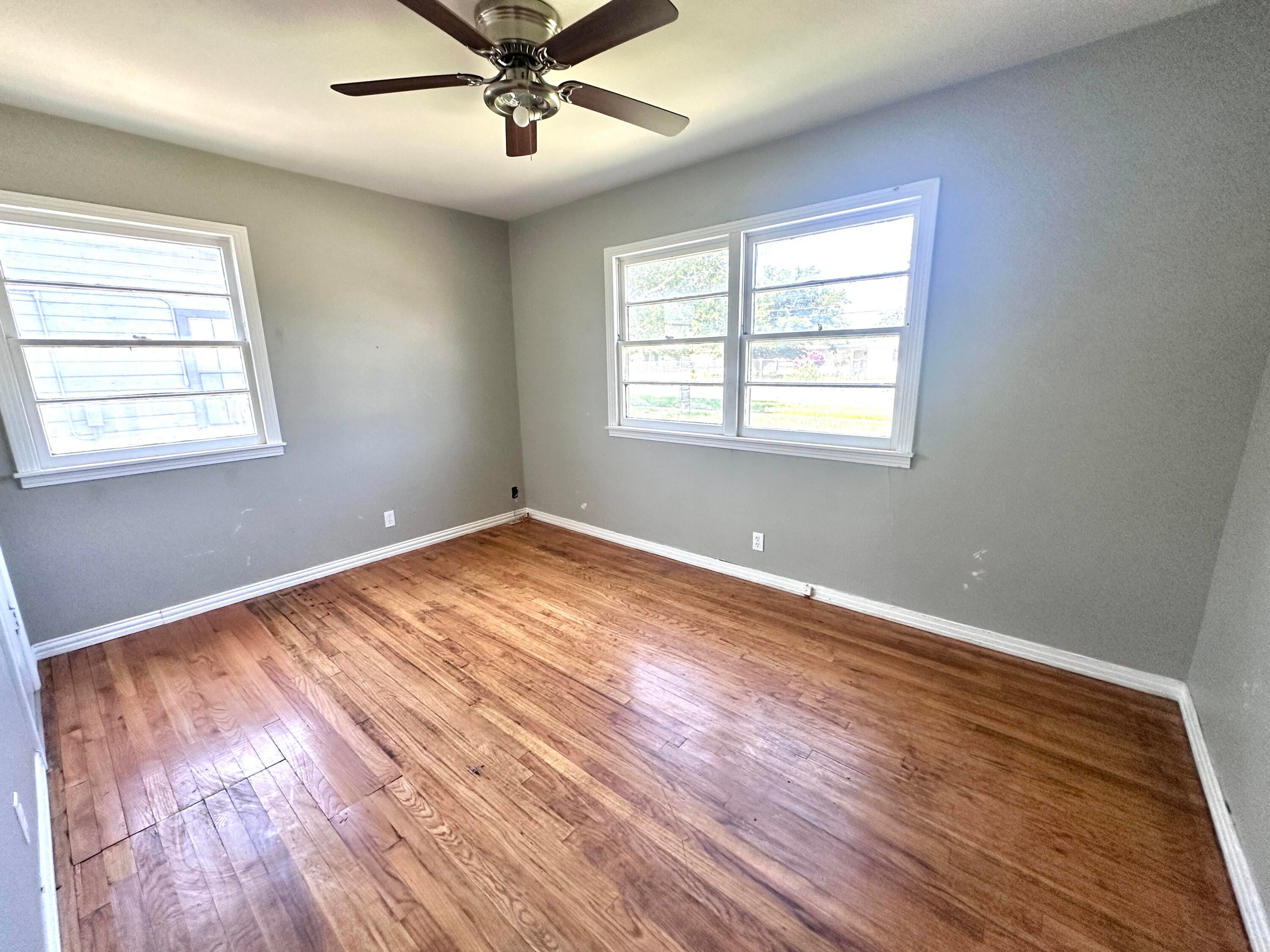 6501 Avenue T - Photo 3
