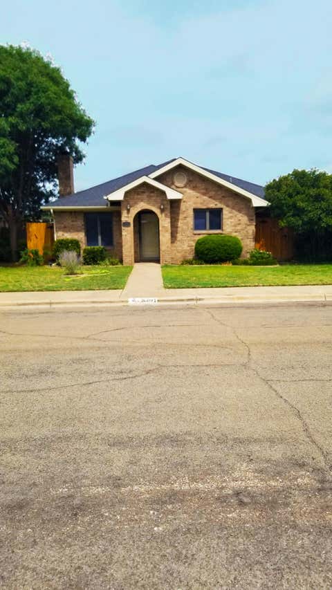 Photo of 8307 Dixon Avenue, Lubbock, TX 79423 (MLS # 202610983)