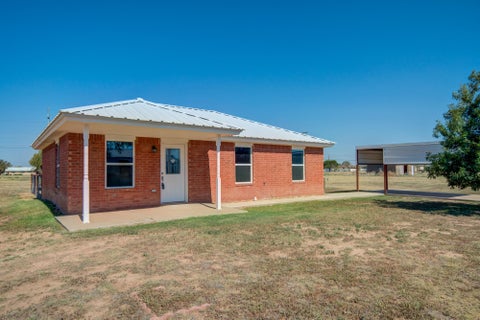 Photo of 1101 Avenue F, Ralls, TX 79357 (MLS # 202612039)