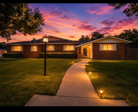 Photo of 1720 Canyon Street, Plainview, TX 79072 (MLS # 202613649)