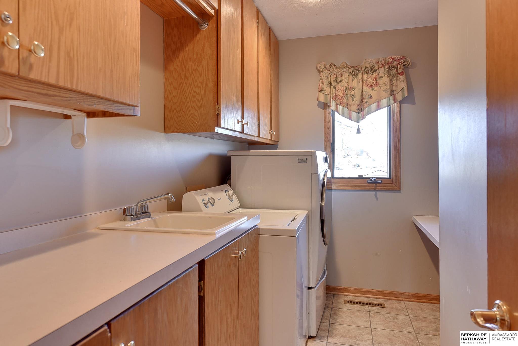 Blair, Nebraska 68008, United States, 3 Bedrooms Bedrooms, ,3 BathroomsBathrooms,Residential,Pending,79890