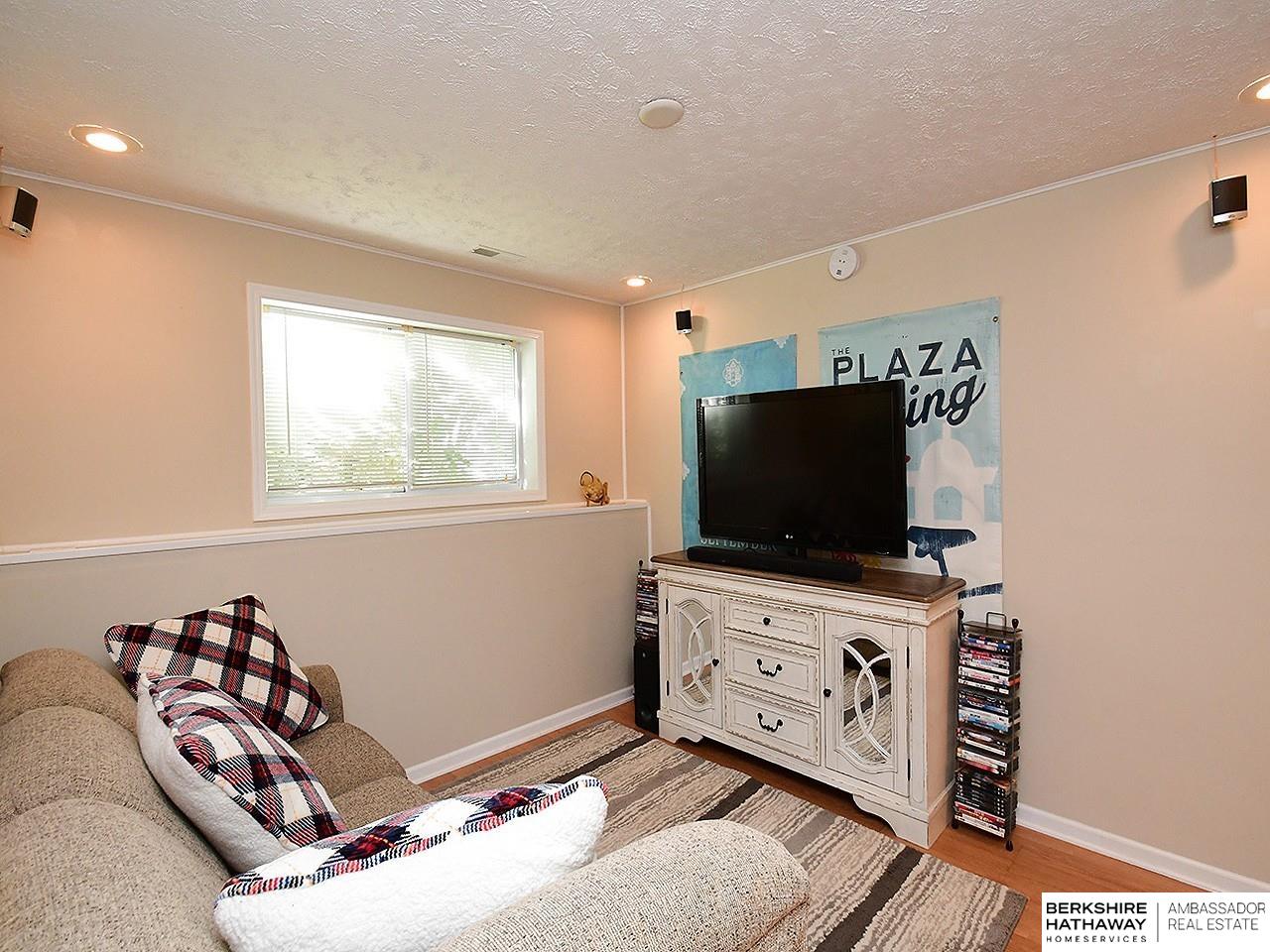 Omaha, Nebraska 68136, United States, 3 Bedrooms Bedrooms, ,2 BathroomsBathrooms,Residential,Pending,44873