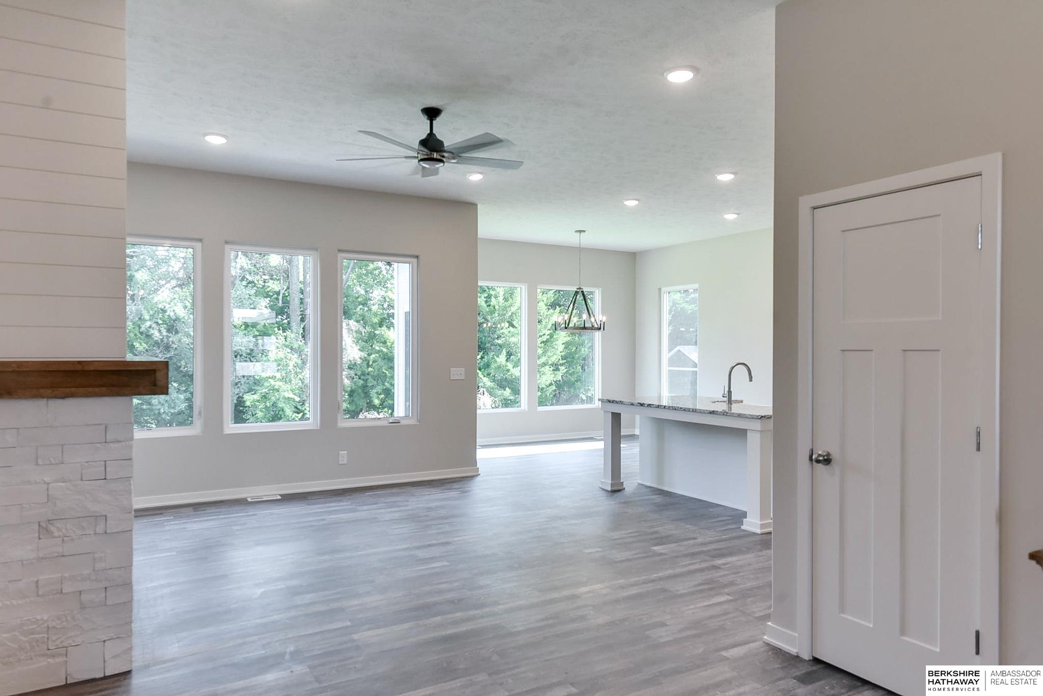 Papillion, Nebraska 68133, United States, 3 Bedrooms Bedrooms, ,2 BathroomsBathrooms,Residential,Pending,29089