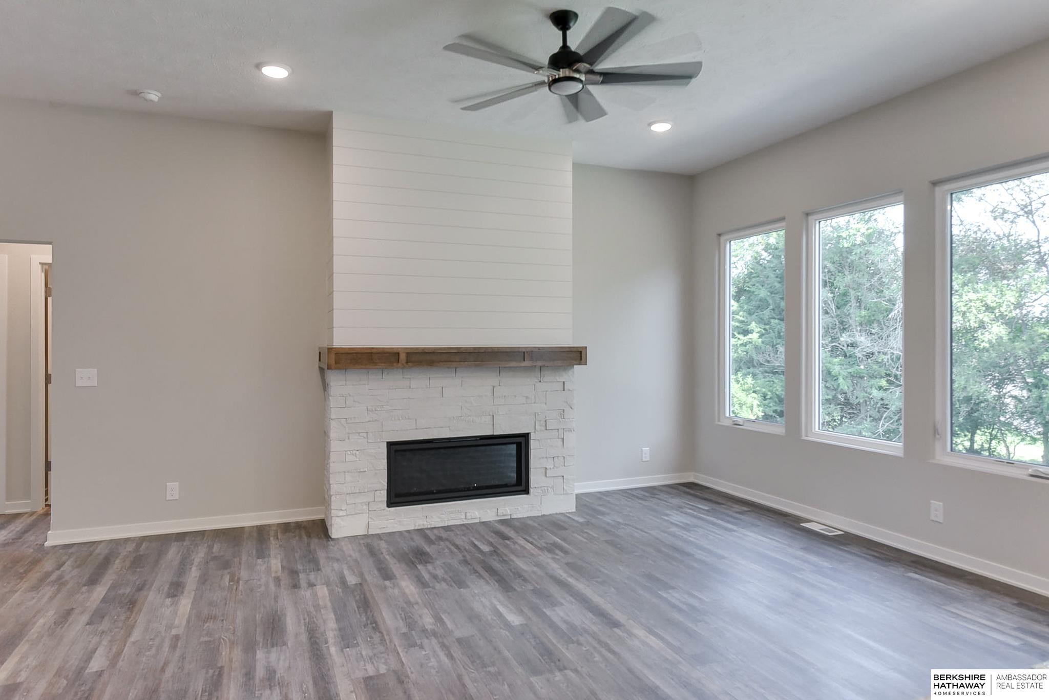 Papillion, Nebraska 68133, United States, 3 Bedrooms Bedrooms, ,2 BathroomsBathrooms,Residential,Pending,29089