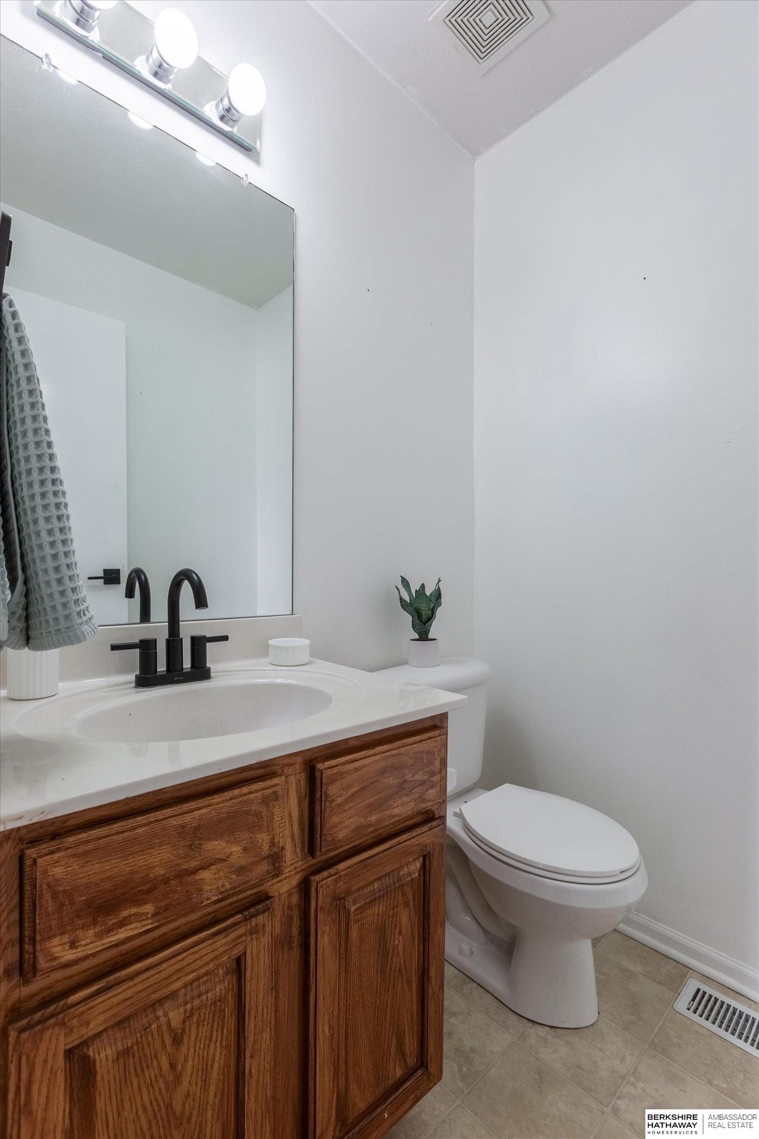 Bellevue, Nebraska 68123, United States, 4 Bedrooms Bedrooms, ,3 BathroomsBathrooms,Residential,Pending,26549