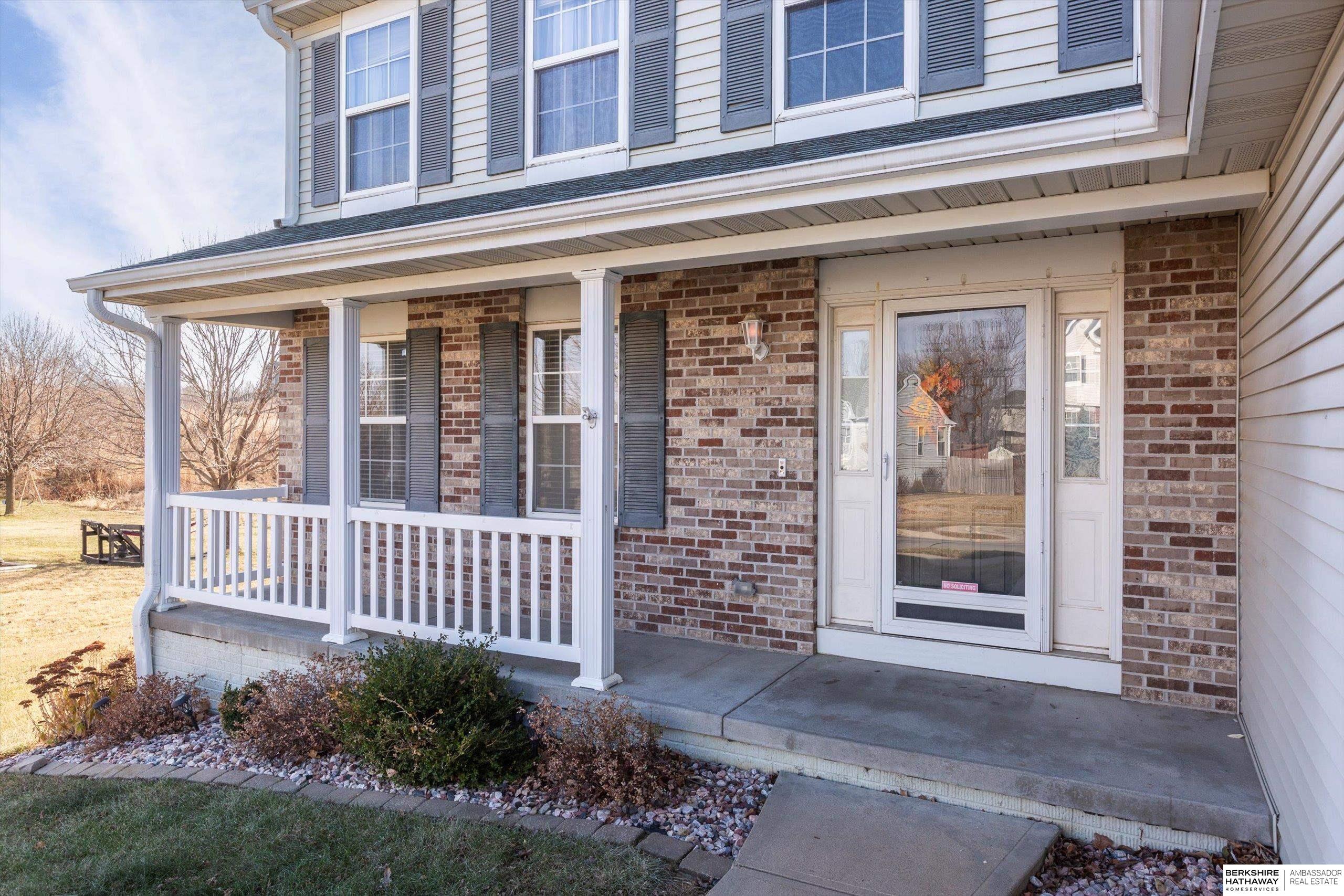 Bellevue, Nebraska 68123, United States, 4 Bedrooms Bedrooms, ,3 BathroomsBathrooms,Residential,Pending,26549