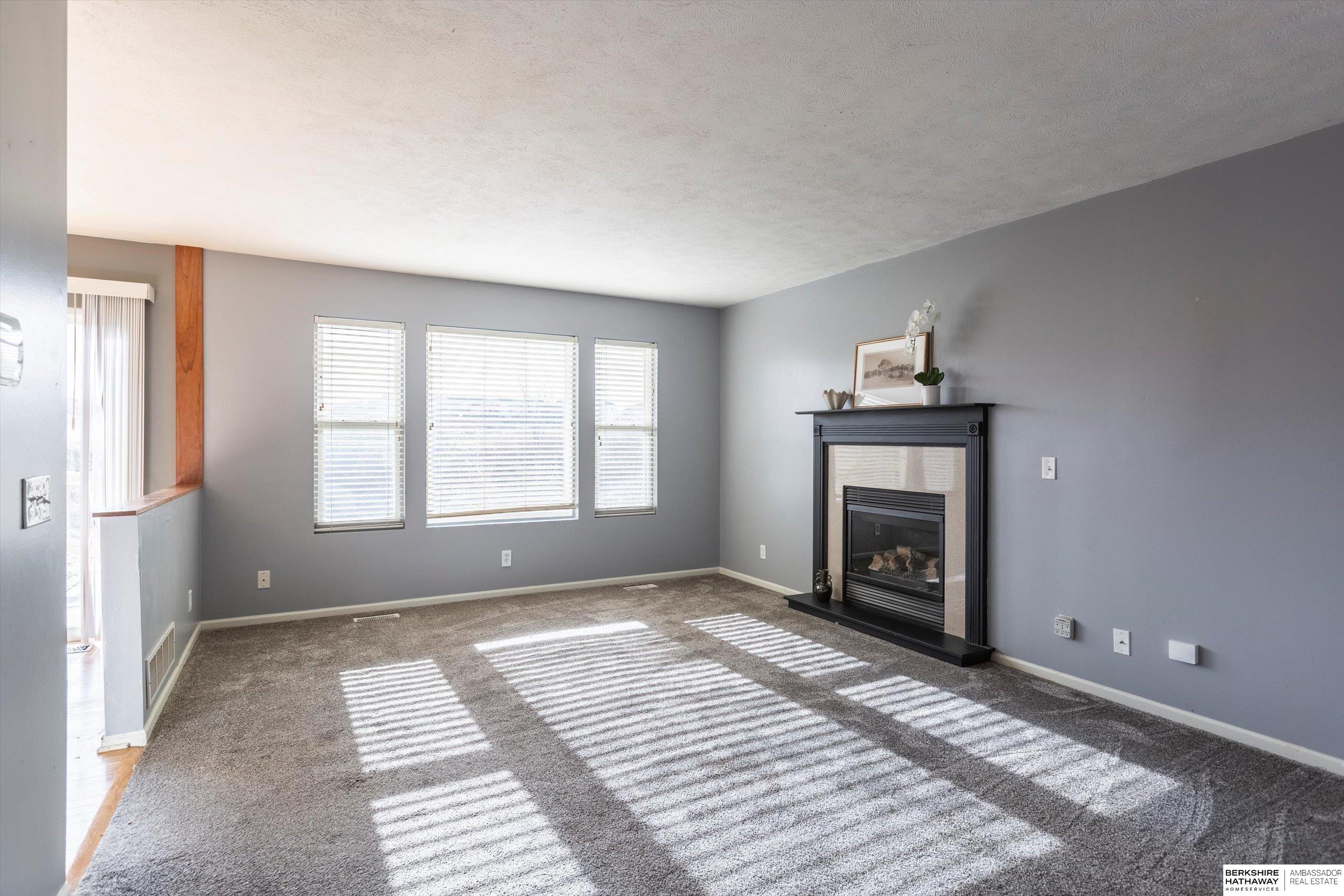 Bellevue, Nebraska 68123, United States, 4 Bedrooms Bedrooms, ,3 BathroomsBathrooms,Residential,Pending,26549