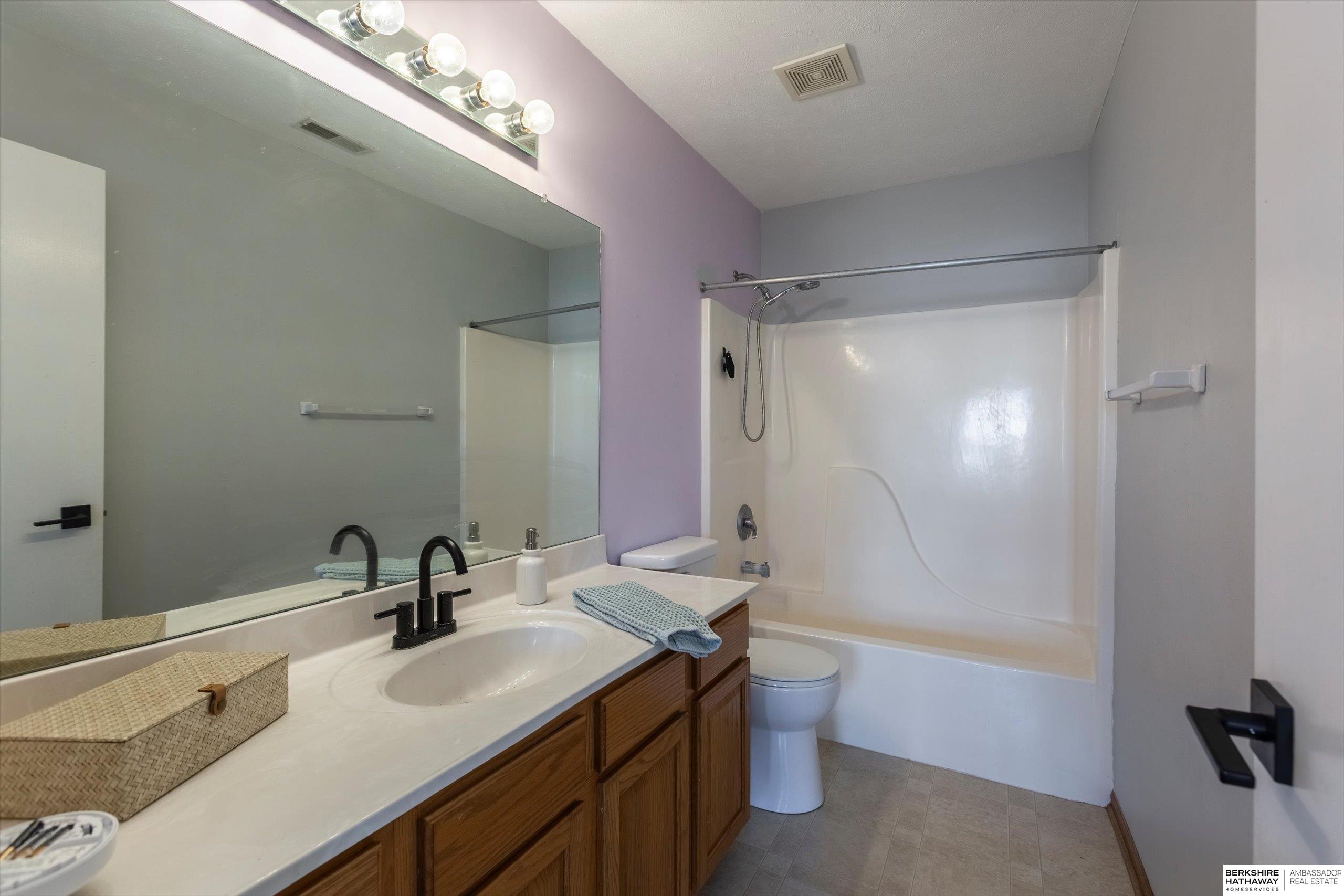 Bellevue, Nebraska 68123, United States, 4 Bedrooms Bedrooms, ,3 BathroomsBathrooms,Residential,Pending,26549