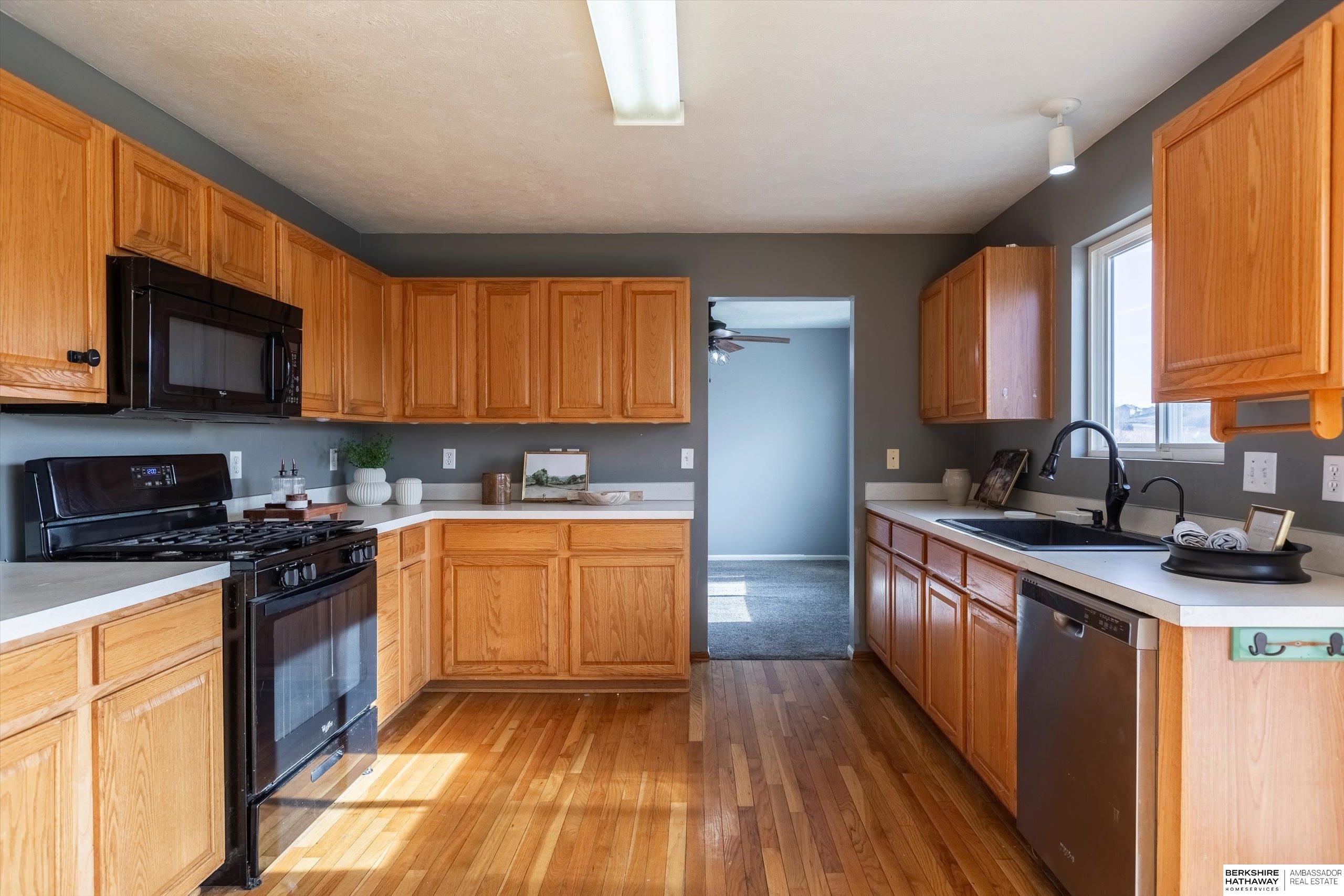 Bellevue, Nebraska 68123, United States, 4 Bedrooms Bedrooms, ,3 BathroomsBathrooms,Residential,Pending,26549