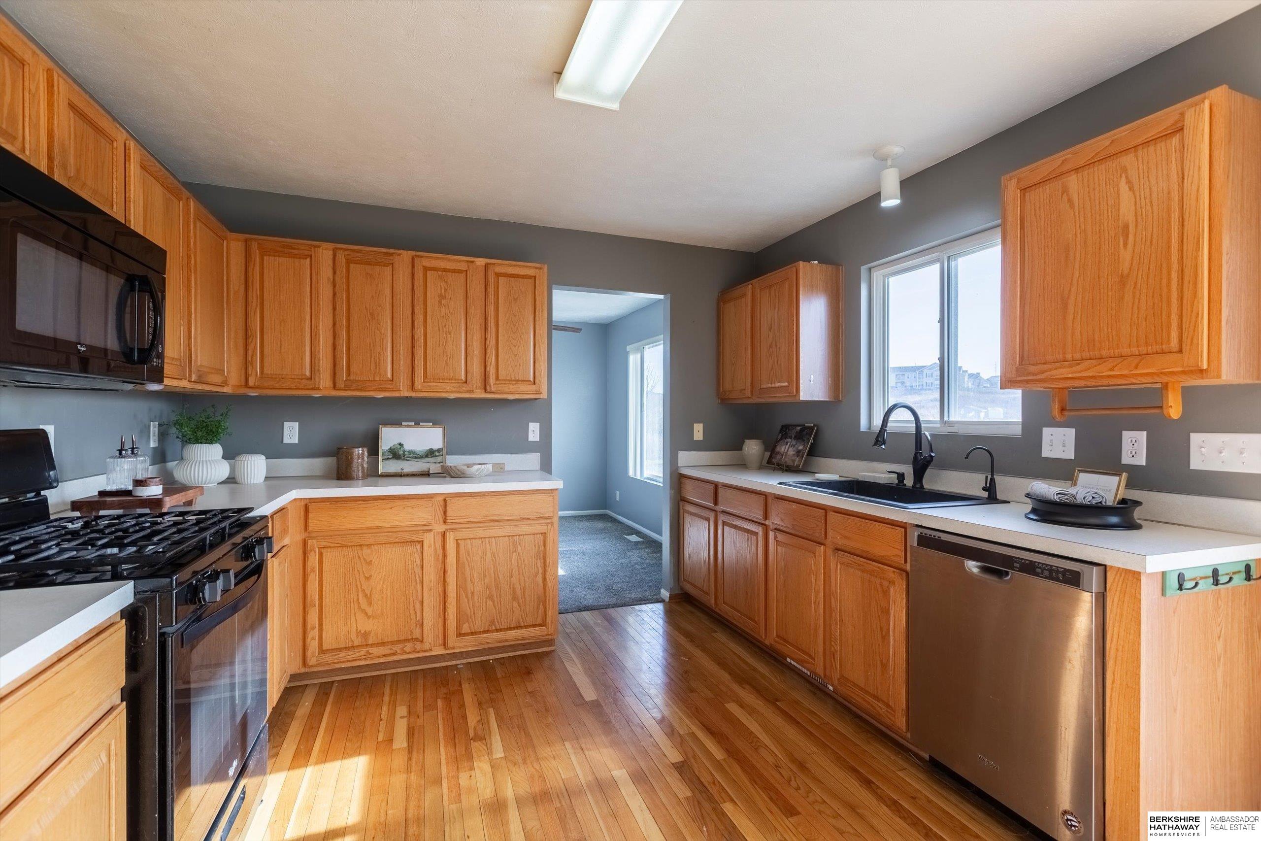 Bellevue, Nebraska 68123, United States, 4 Bedrooms Bedrooms, ,3 BathroomsBathrooms,Residential,Pending,26549