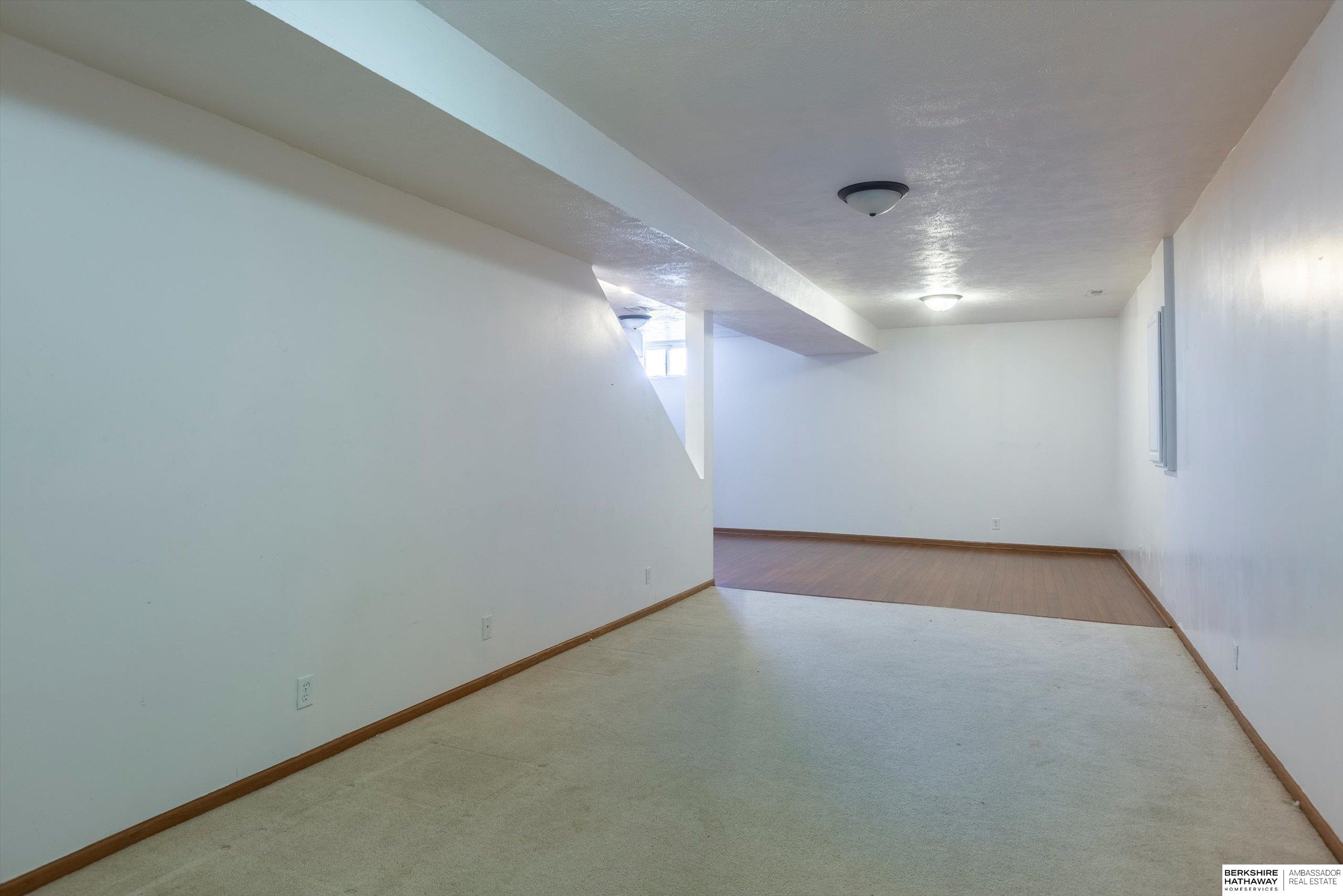 Bellevue, Nebraska 68123, United States, 4 Bedrooms Bedrooms, ,3 BathroomsBathrooms,Residential,Pending,26549