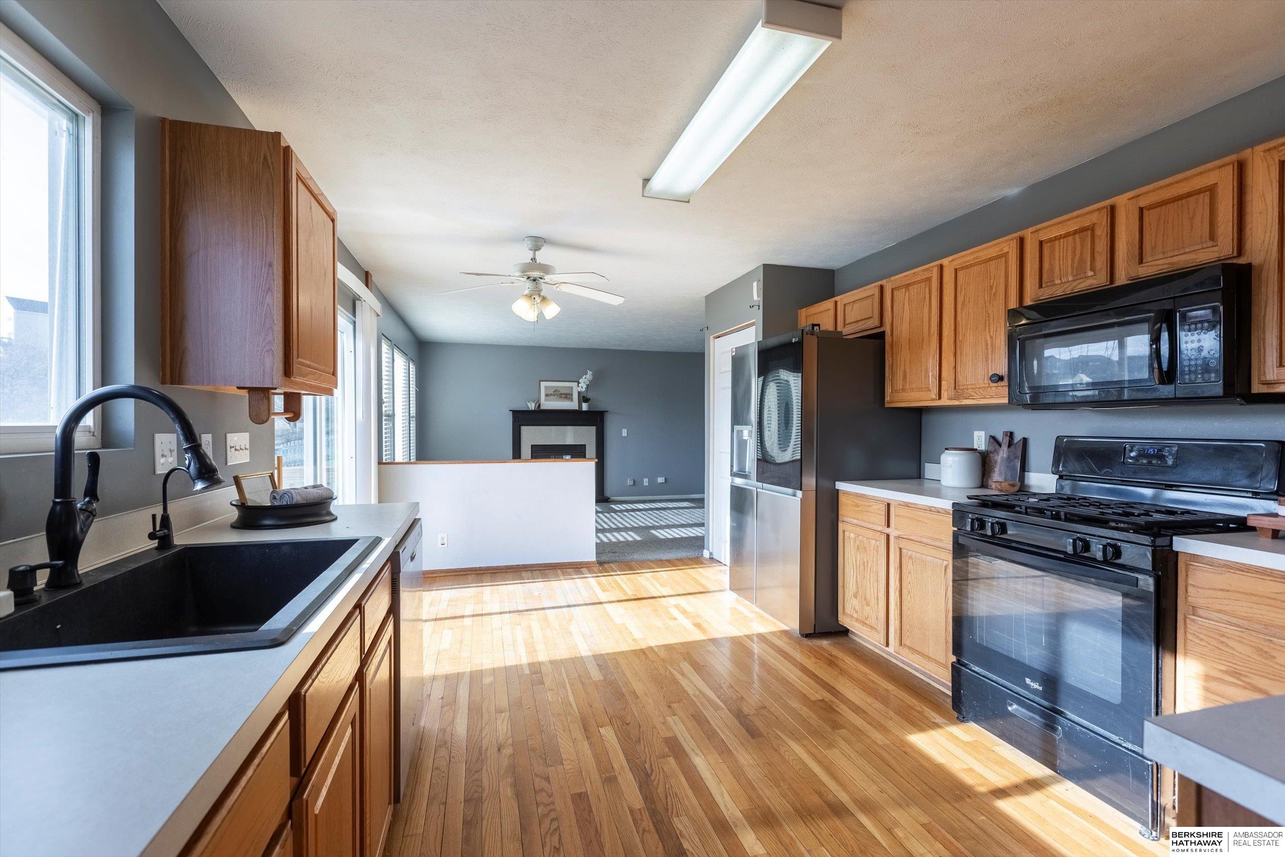 Bellevue, Nebraska 68123, United States, 4 Bedrooms Bedrooms, ,3 BathroomsBathrooms,Residential,Pending,26549