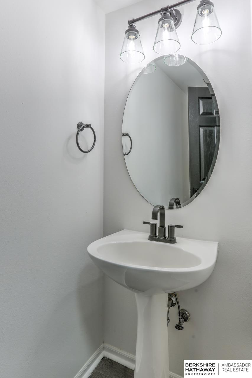 Omaha, Nebraska 68135, United States, 4 Bedrooms Bedrooms, ,3 BathroomsBathrooms,Residential,Pending,21707