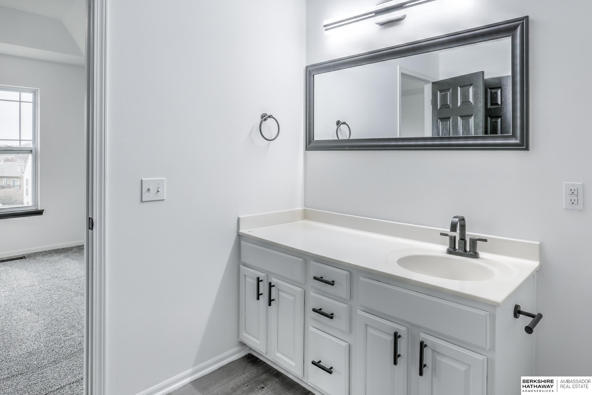 Omaha, Nebraska 68135, United States, 4 Bedrooms Bedrooms, ,3 BathroomsBathrooms,Residential,Pending,21707