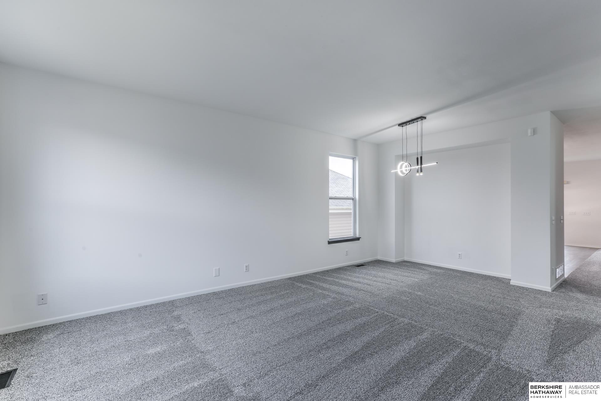 Omaha, Nebraska 68135, United States, 4 Bedrooms Bedrooms, ,3 BathroomsBathrooms,Residential,Pending,21707