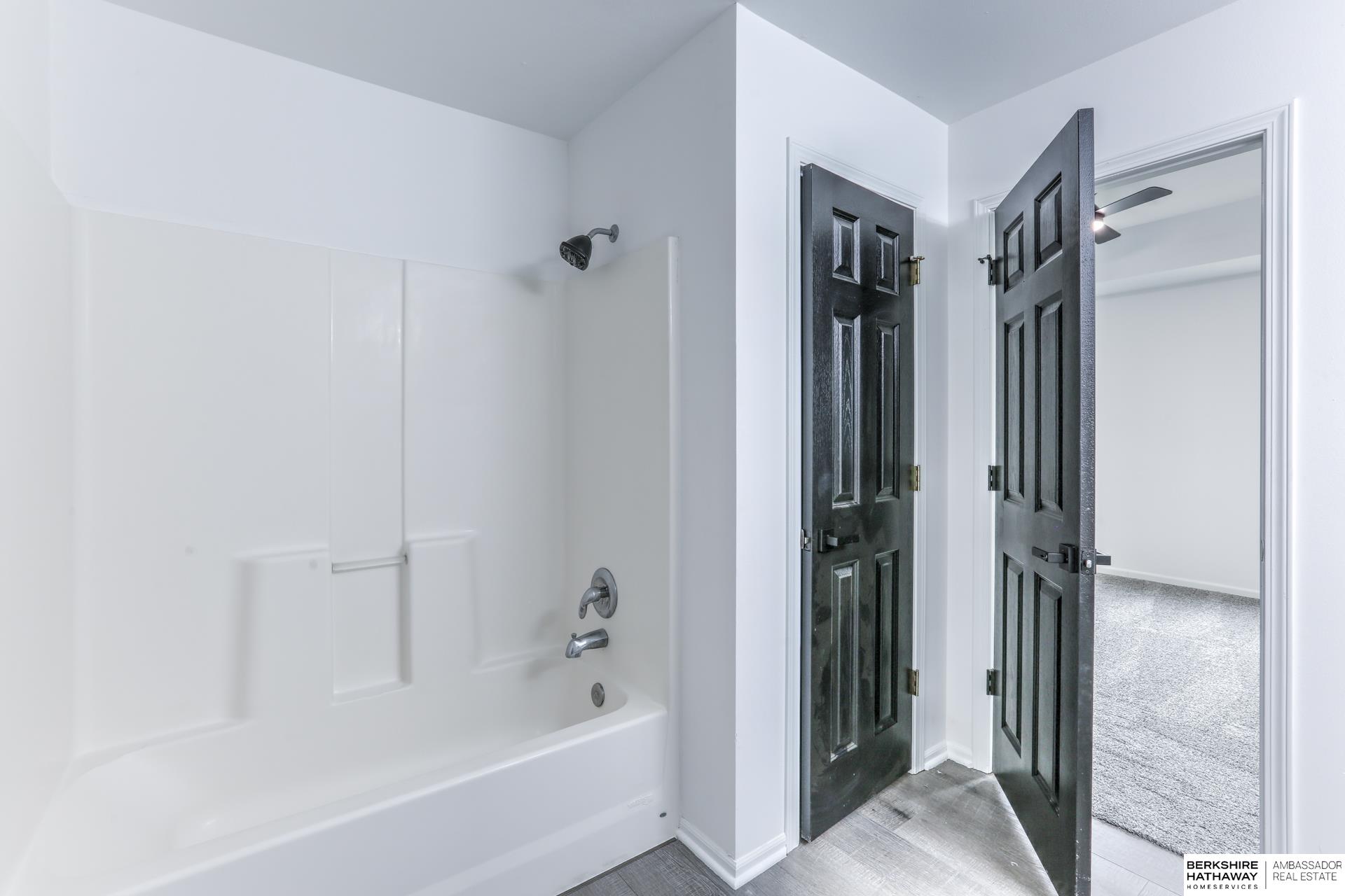 Omaha, Nebraska 68135, United States, 4 Bedrooms Bedrooms, ,3 BathroomsBathrooms,Residential,Pending,21707