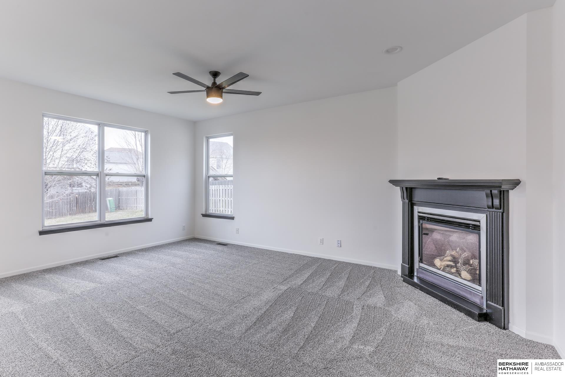 Omaha, Nebraska 68135, United States, 4 Bedrooms Bedrooms, ,3 BathroomsBathrooms,Residential,Pending,21707