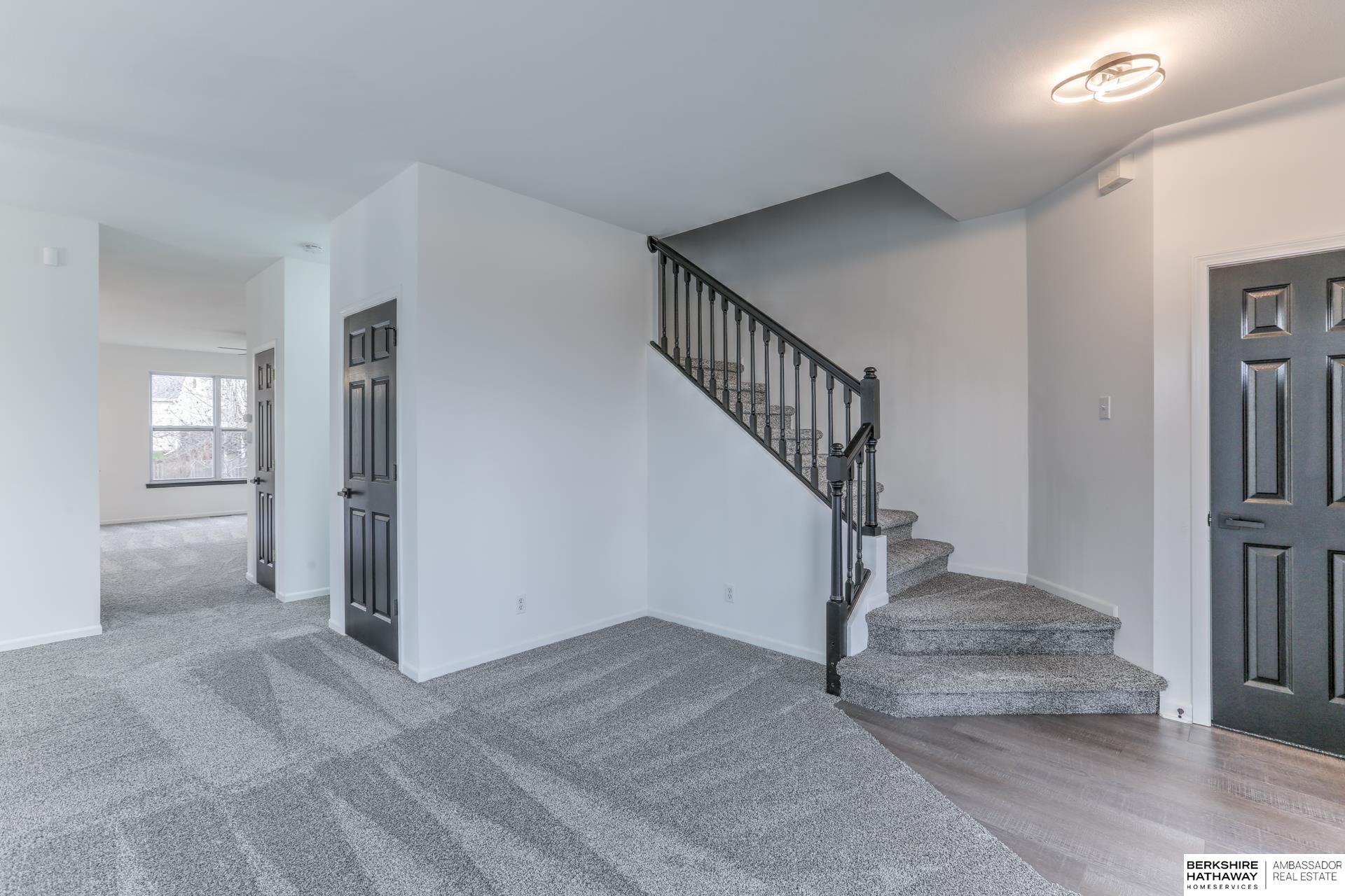 Omaha, Nebraska 68135, United States, 4 Bedrooms Bedrooms, ,3 BathroomsBathrooms,Residential,Pending,21707