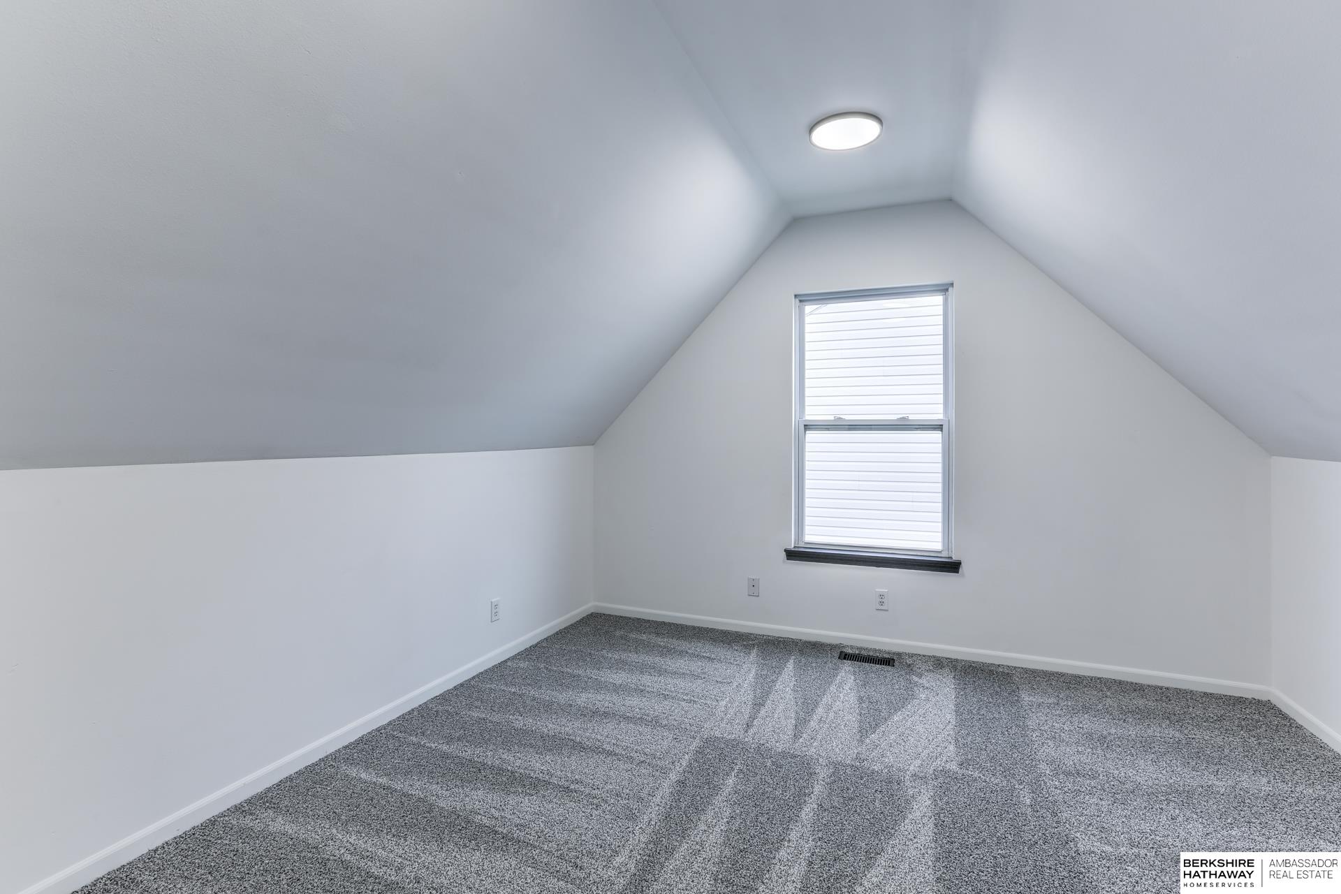 Omaha, Nebraska 68135, United States, 4 Bedrooms Bedrooms, ,3 BathroomsBathrooms,Residential,Pending,21707