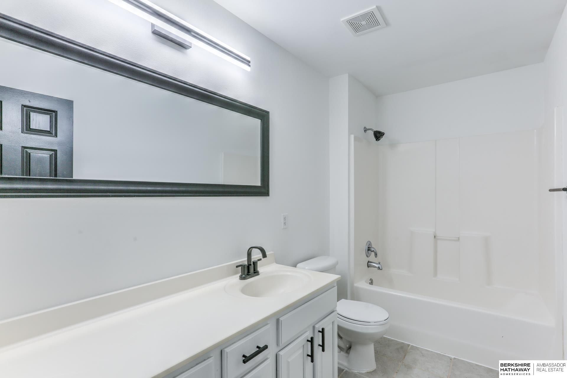 Omaha, Nebraska 68135, United States, 4 Bedrooms Bedrooms, ,3 BathroomsBathrooms,Residential,Pending,21707