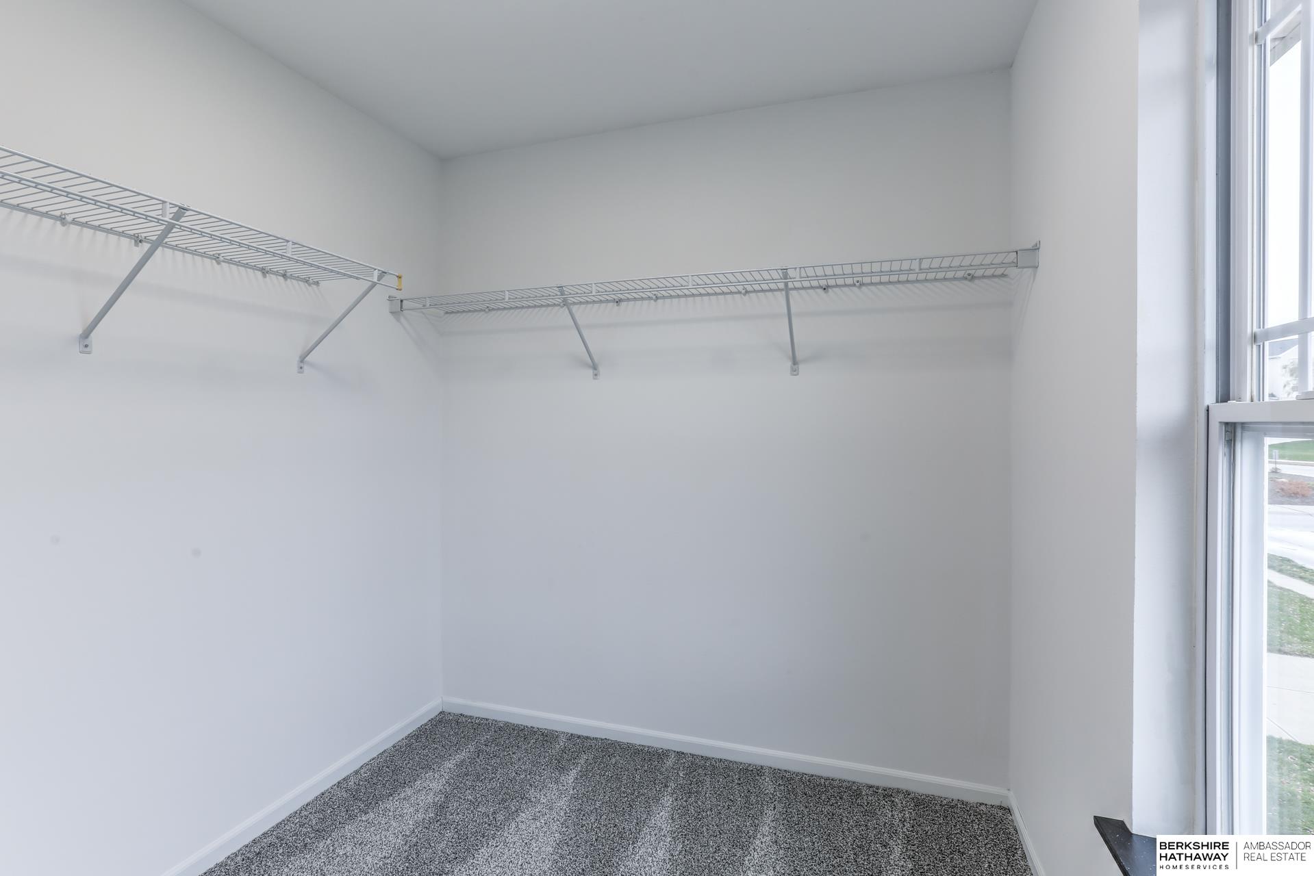 Omaha, Nebraska 68135, United States, 4 Bedrooms Bedrooms, ,3 BathroomsBathrooms,Residential,Pending,21707