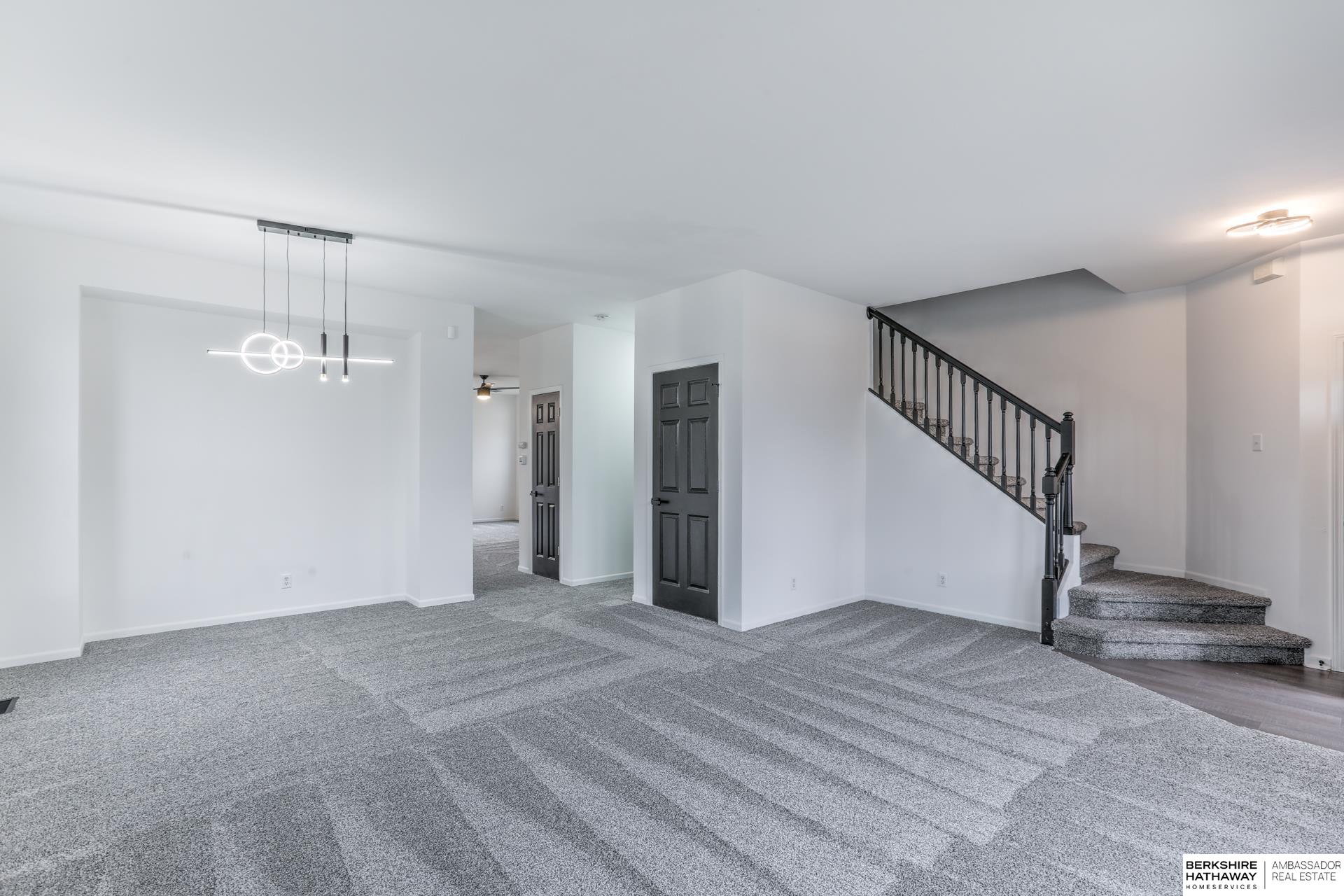 Omaha, Nebraska 68135, United States, 4 Bedrooms Bedrooms, ,3 BathroomsBathrooms,Residential,Pending,21707