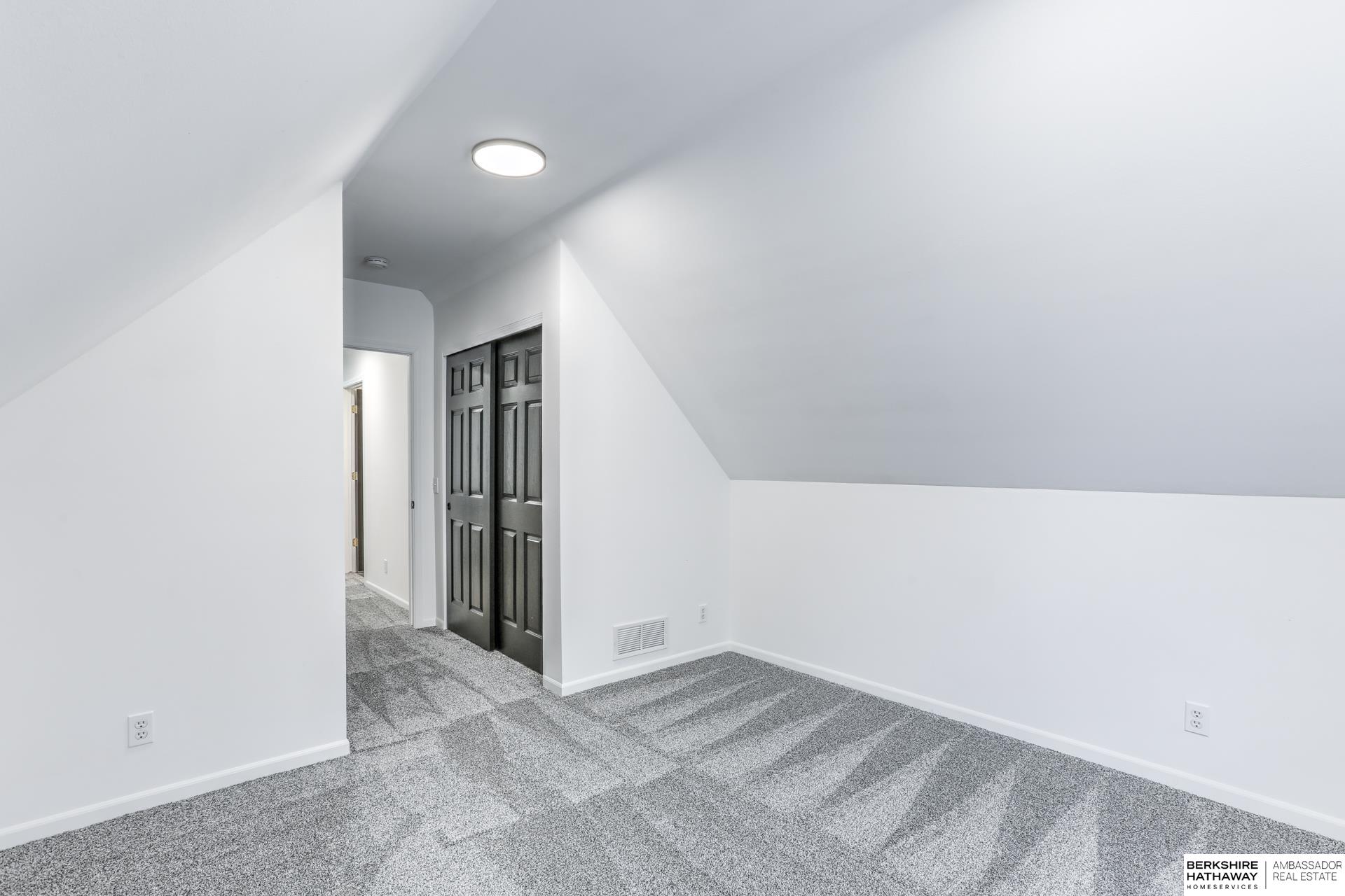 Omaha, Nebraska 68135, United States, 4 Bedrooms Bedrooms, ,3 BathroomsBathrooms,Residential,Pending,21707