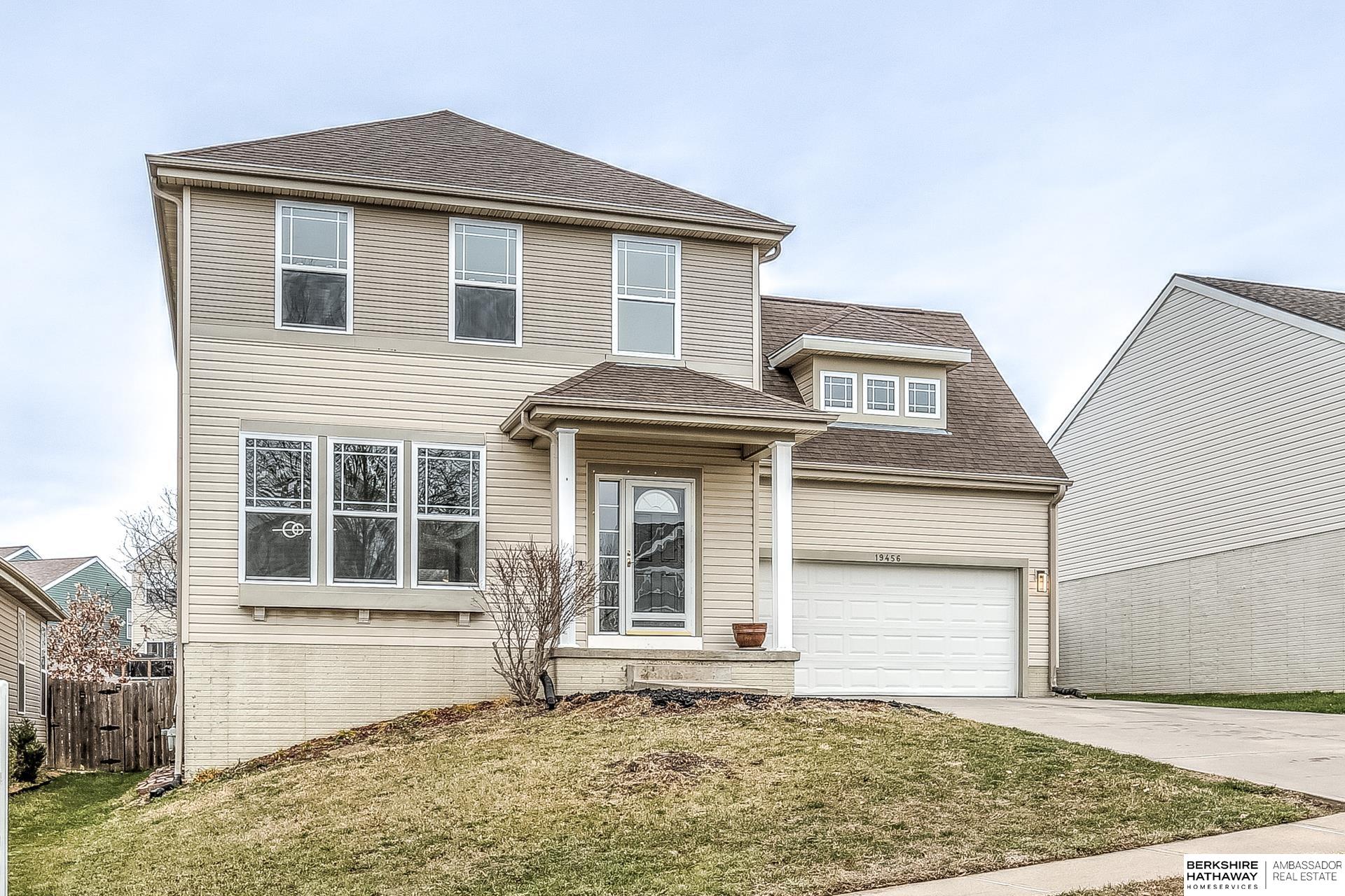 Omaha, Nebraska 68135, United States, 4 Bedrooms Bedrooms, ,3 BathroomsBathrooms,Residential,Pending,21707