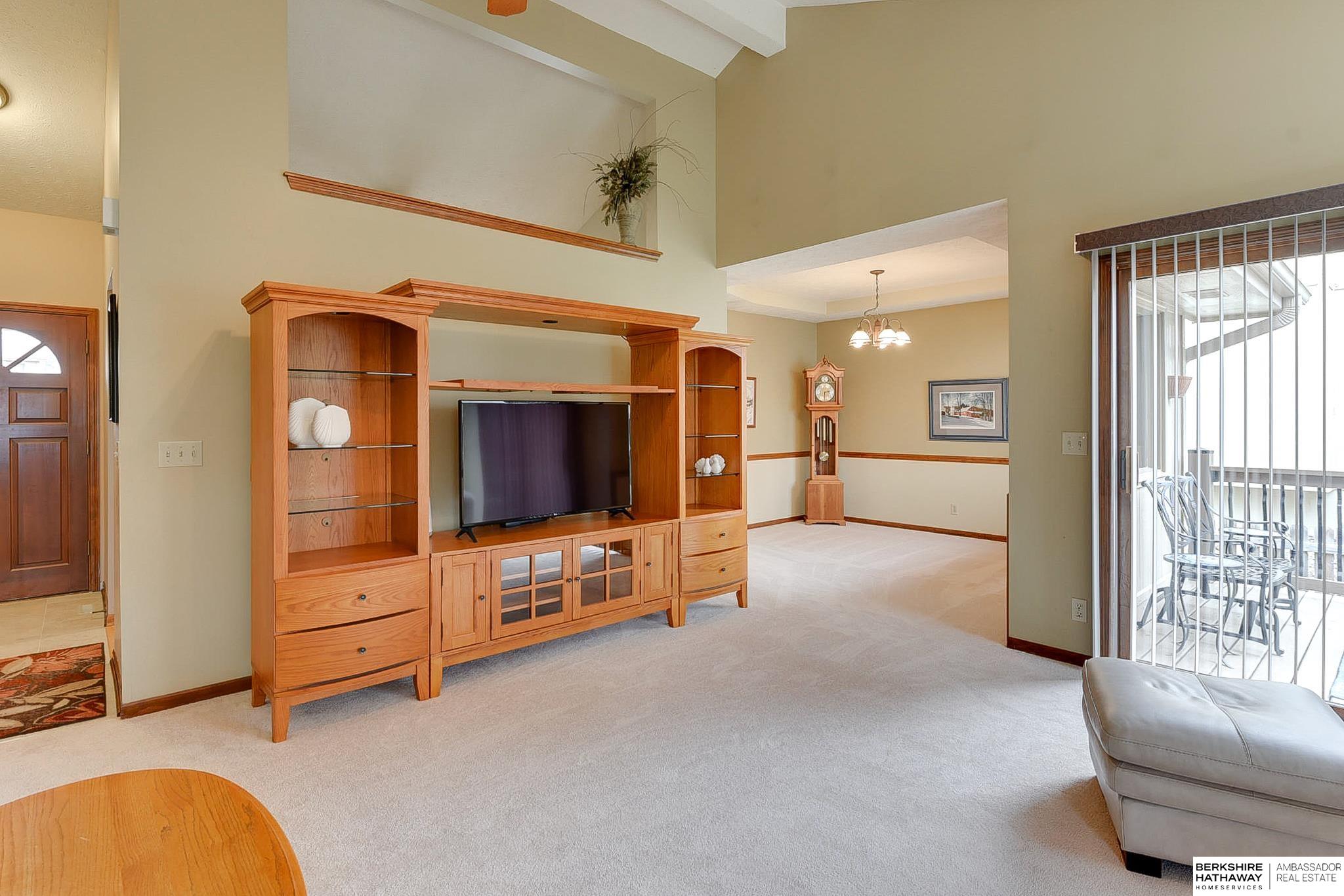 Omaha, Nebraska 68135, United States, 4 Bedrooms Bedrooms, ,3 BathroomsBathrooms,Residential,Pending,103329