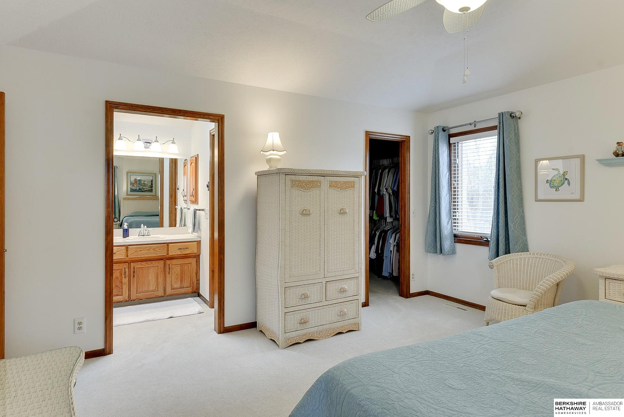 Omaha, Nebraska 68135, United States, 4 Bedrooms Bedrooms, ,3 BathroomsBathrooms,Residential,Pending,103329