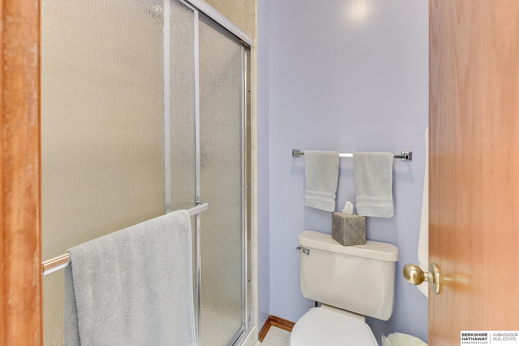 Omaha, Nebraska 68135, United States, 4 Bedrooms Bedrooms, ,3 BathroomsBathrooms,Residential,Pending,103329