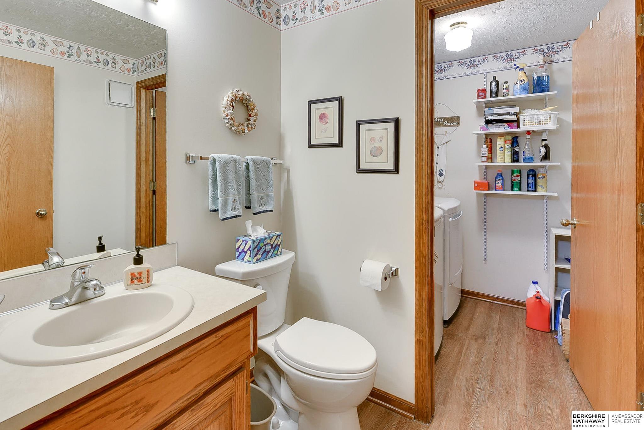 Omaha, Nebraska 68135, United States, 4 Bedrooms Bedrooms, ,3 BathroomsBathrooms,Residential,Pending,103329