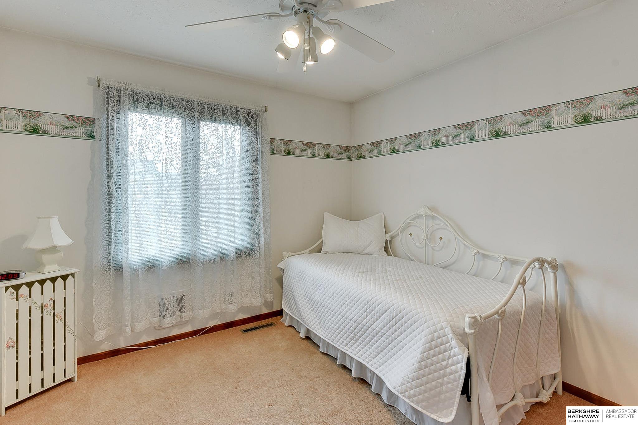 Omaha, Nebraska 68135, United States, 4 Bedrooms Bedrooms, ,3 BathroomsBathrooms,Residential,Pending,103329