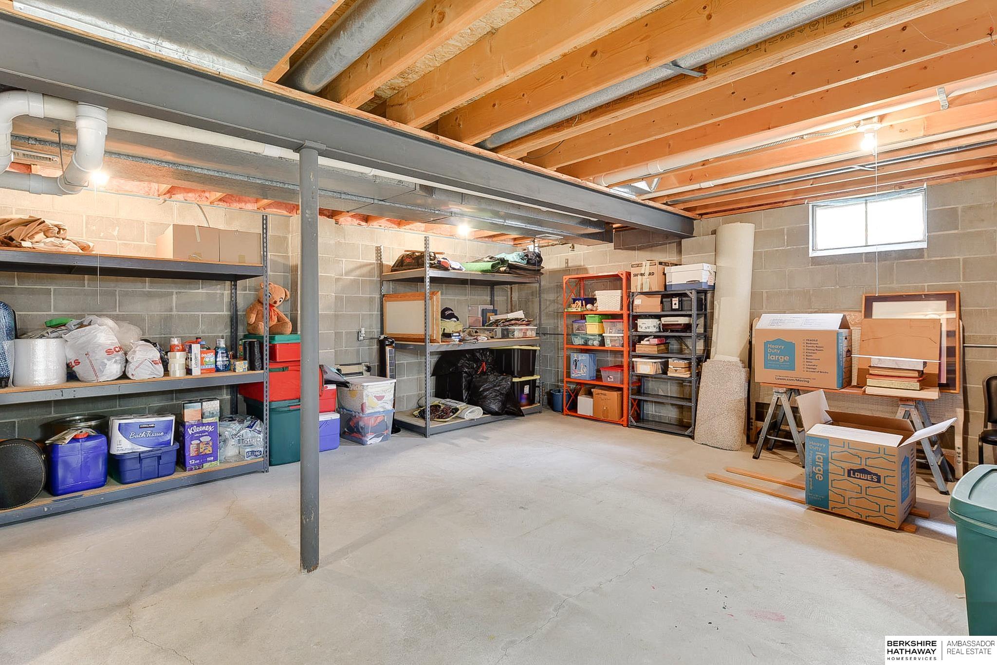 Omaha, Nebraska 68135, United States, 4 Bedrooms Bedrooms, ,3 BathroomsBathrooms,Residential,Pending,103329