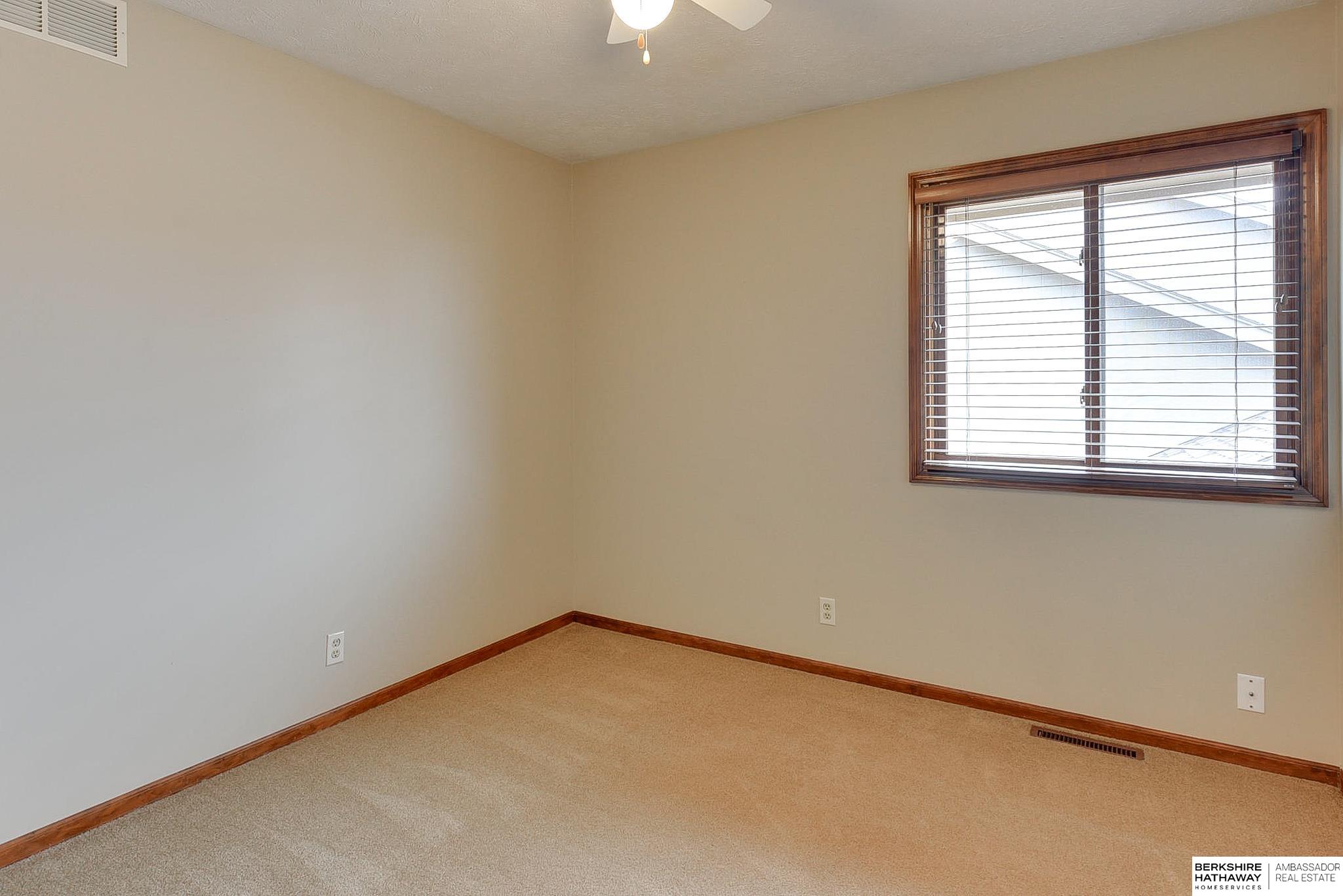 Omaha, Nebraska 68135, United States, 4 Bedrooms Bedrooms, ,3 BathroomsBathrooms,Residential,Pending,103329