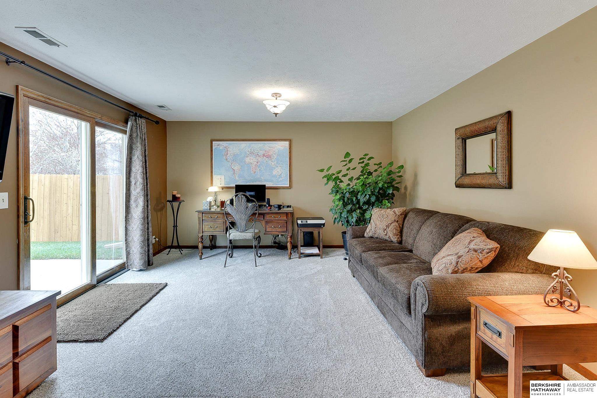 Omaha, Nebraska 68135, United States, 4 Bedrooms Bedrooms, ,3 BathroomsBathrooms,Residential,Pending,103329