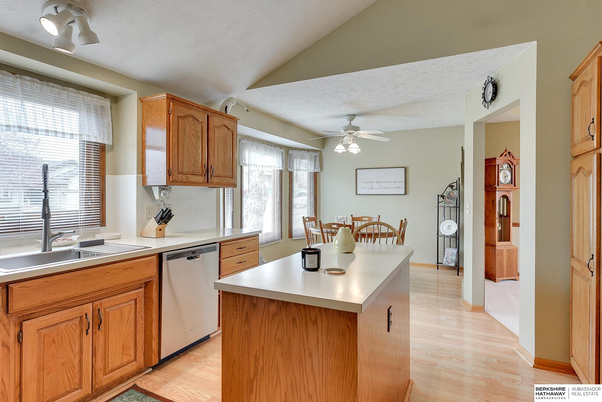 Omaha, Nebraska 68135, United States, 4 Bedrooms Bedrooms, ,3 BathroomsBathrooms,Residential,Pending,103329