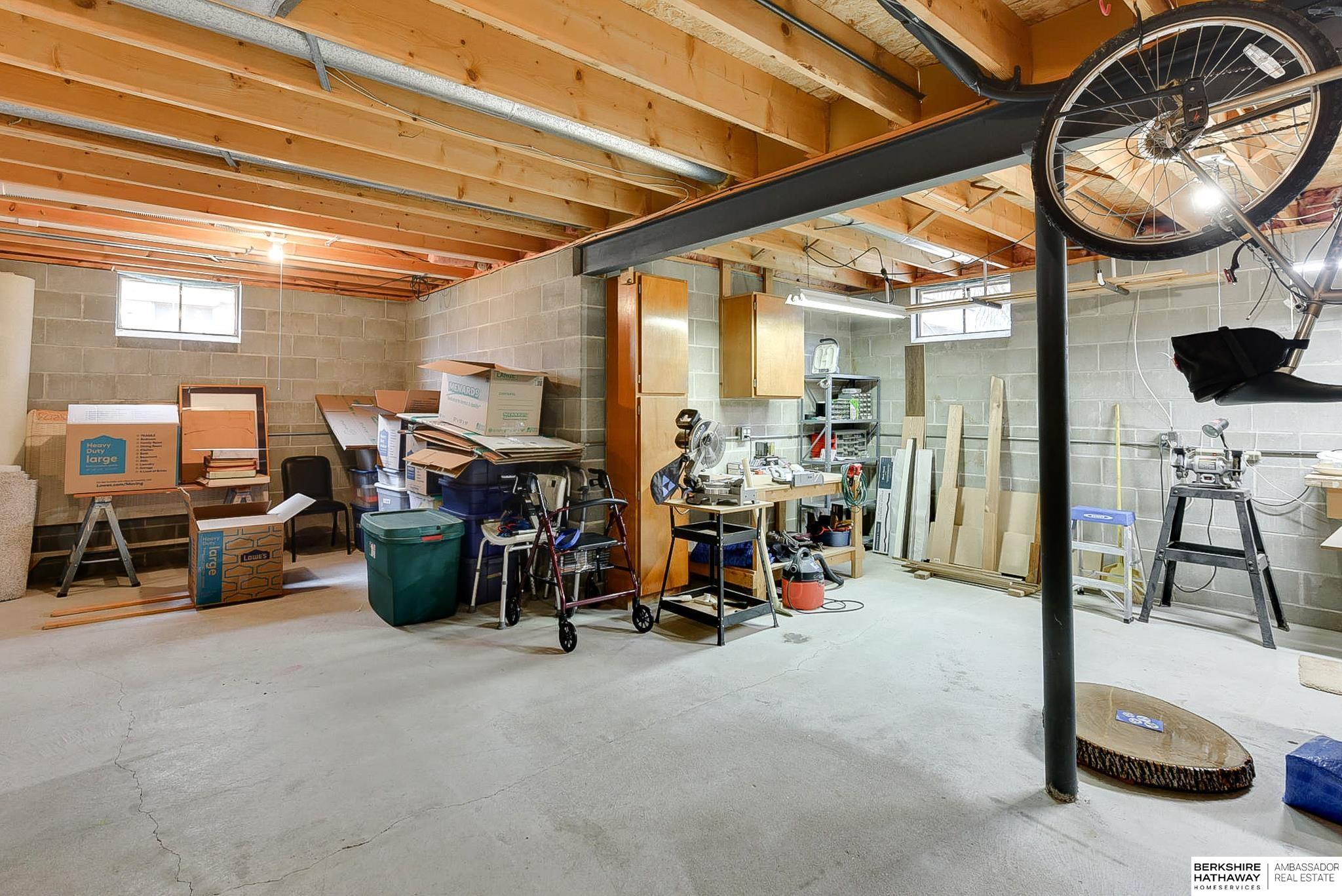 Omaha, Nebraska 68135, United States, 4 Bedrooms Bedrooms, ,3 BathroomsBathrooms,Residential,Pending,103329