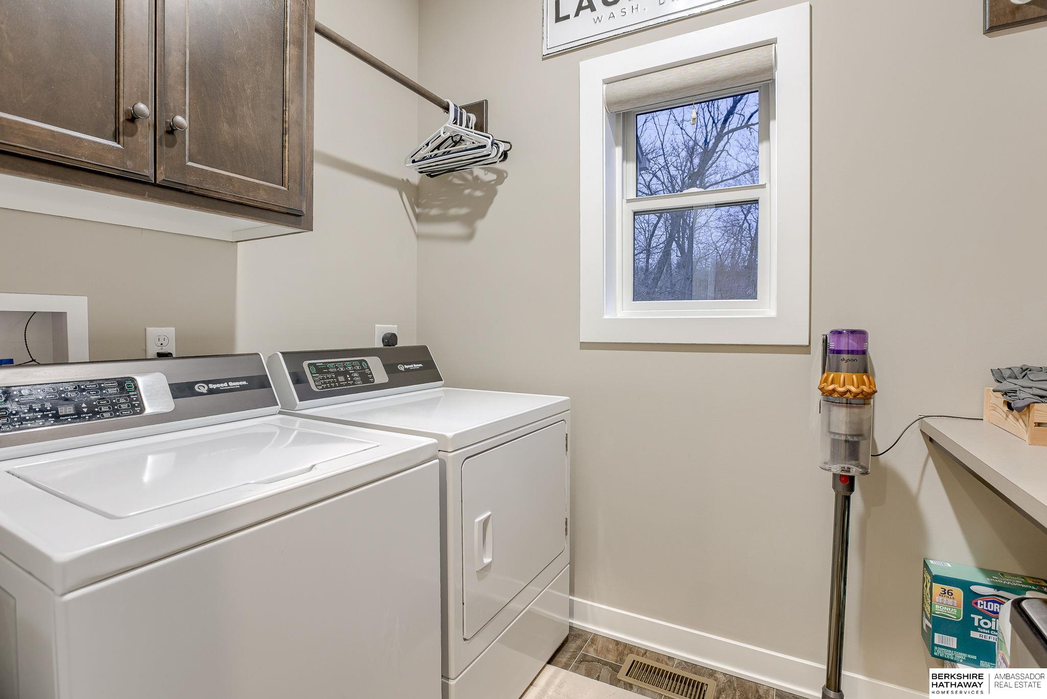 Louisville, Nebraska 68037, United States, 5 Bedrooms Bedrooms, ,3 BathroomsBathrooms,Residential,Active,8490