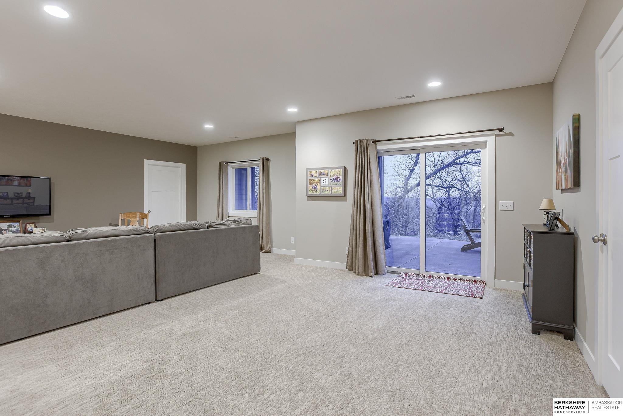 Louisville, Nebraska 68037, United States, 5 Bedrooms Bedrooms, ,3 BathroomsBathrooms,Residential,Active,8490