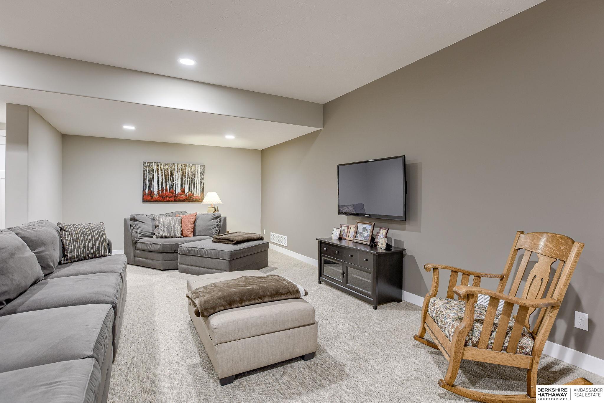 Louisville, Nebraska 68037, United States, 5 Bedrooms Bedrooms, ,3 BathroomsBathrooms,Residential,Active,8490