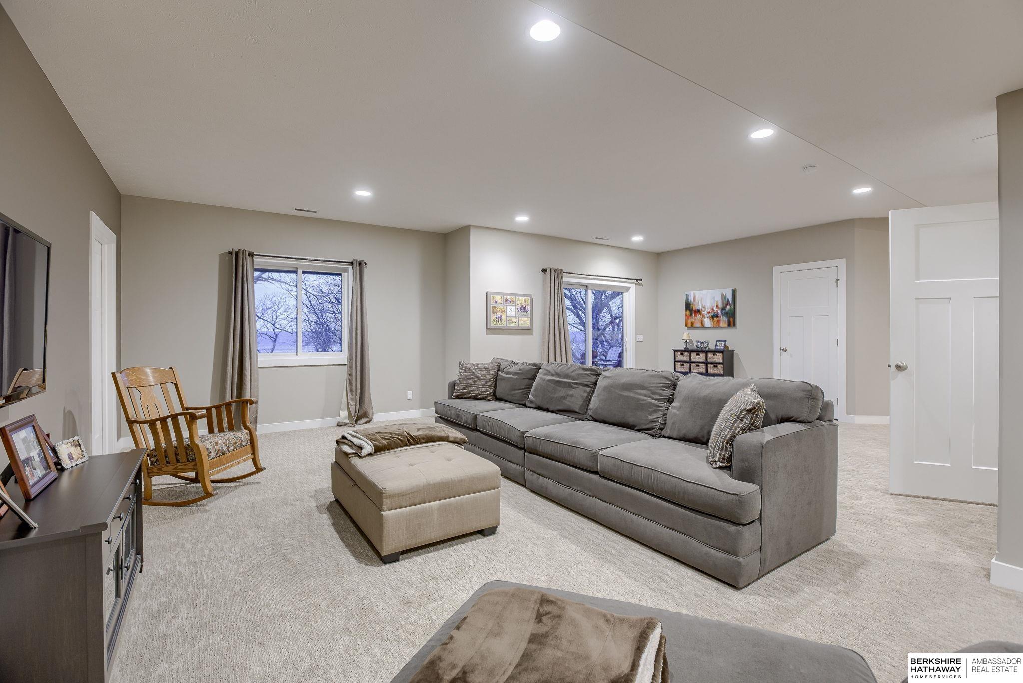 Louisville, Nebraska 68037, United States, 5 Bedrooms Bedrooms, ,3 BathroomsBathrooms,Residential,Active,8490