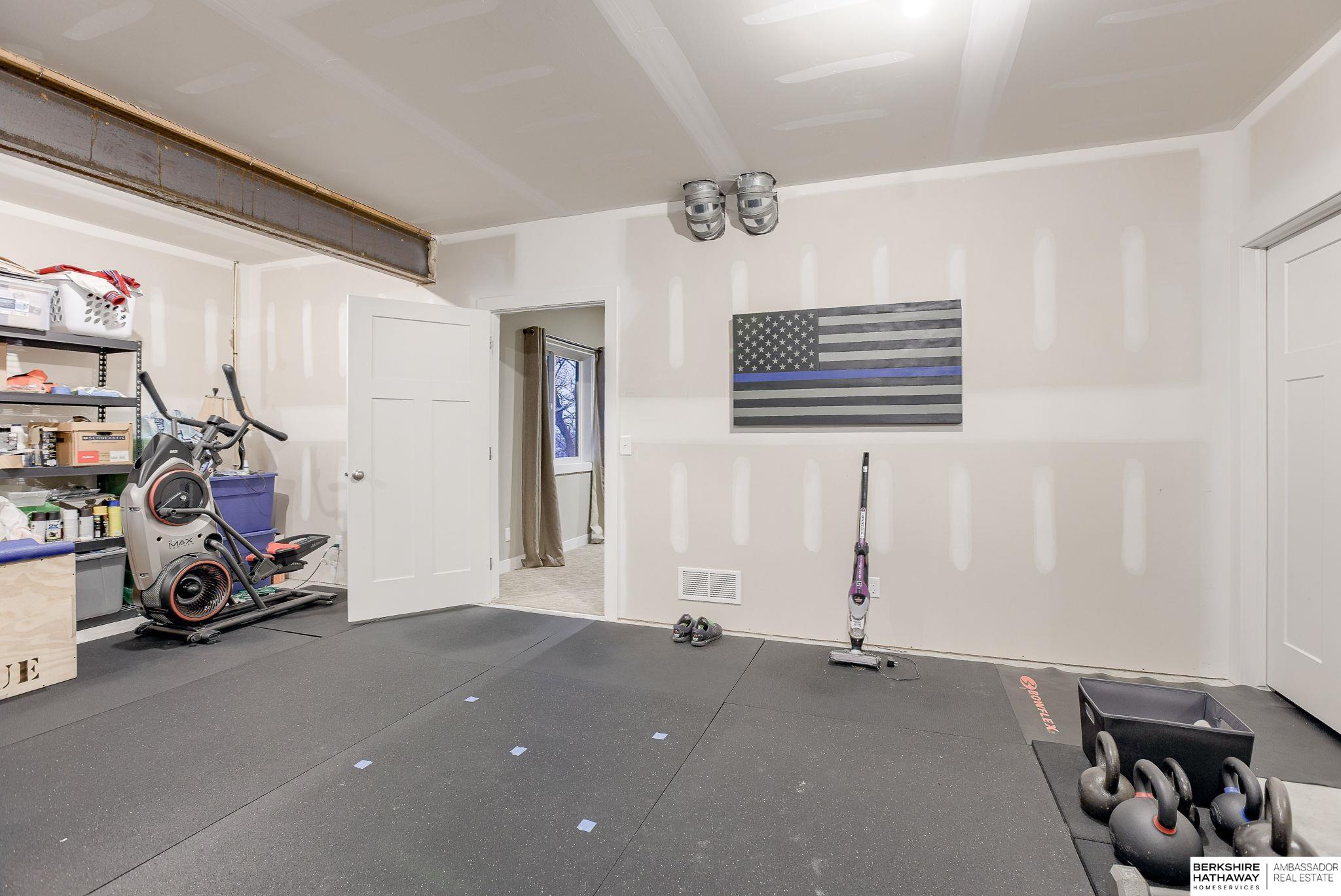 Louisville, Nebraska 68037, United States, 5 Bedrooms Bedrooms, ,3 BathroomsBathrooms,Residential,Active,8490