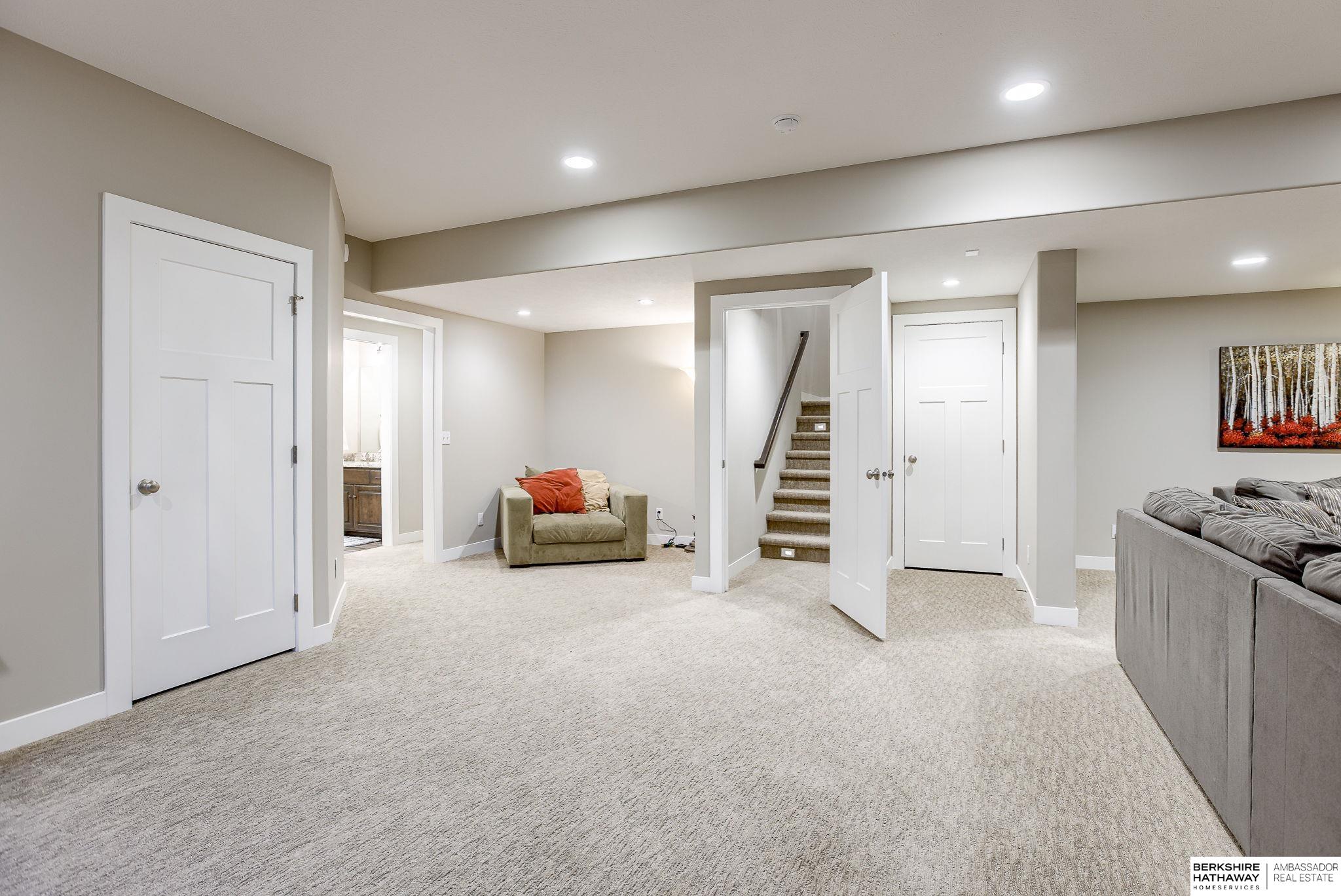 Louisville, Nebraska 68037, United States, 5 Bedrooms Bedrooms, ,3 BathroomsBathrooms,Residential,Active,8490