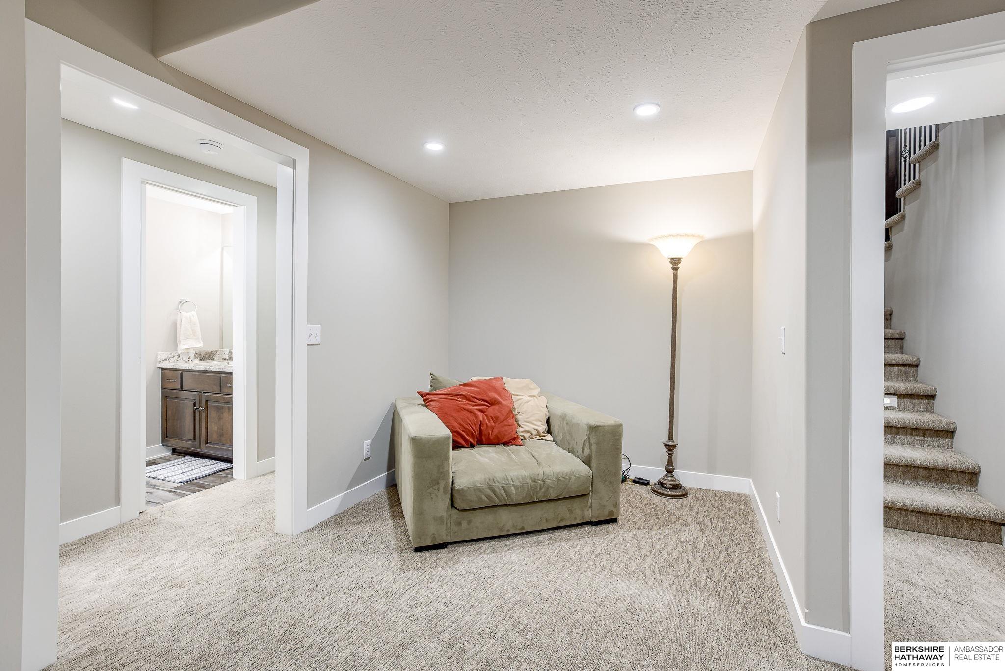 Louisville, Nebraska 68037, United States, 5 Bedrooms Bedrooms, ,3 BathroomsBathrooms,Residential,Active,8490