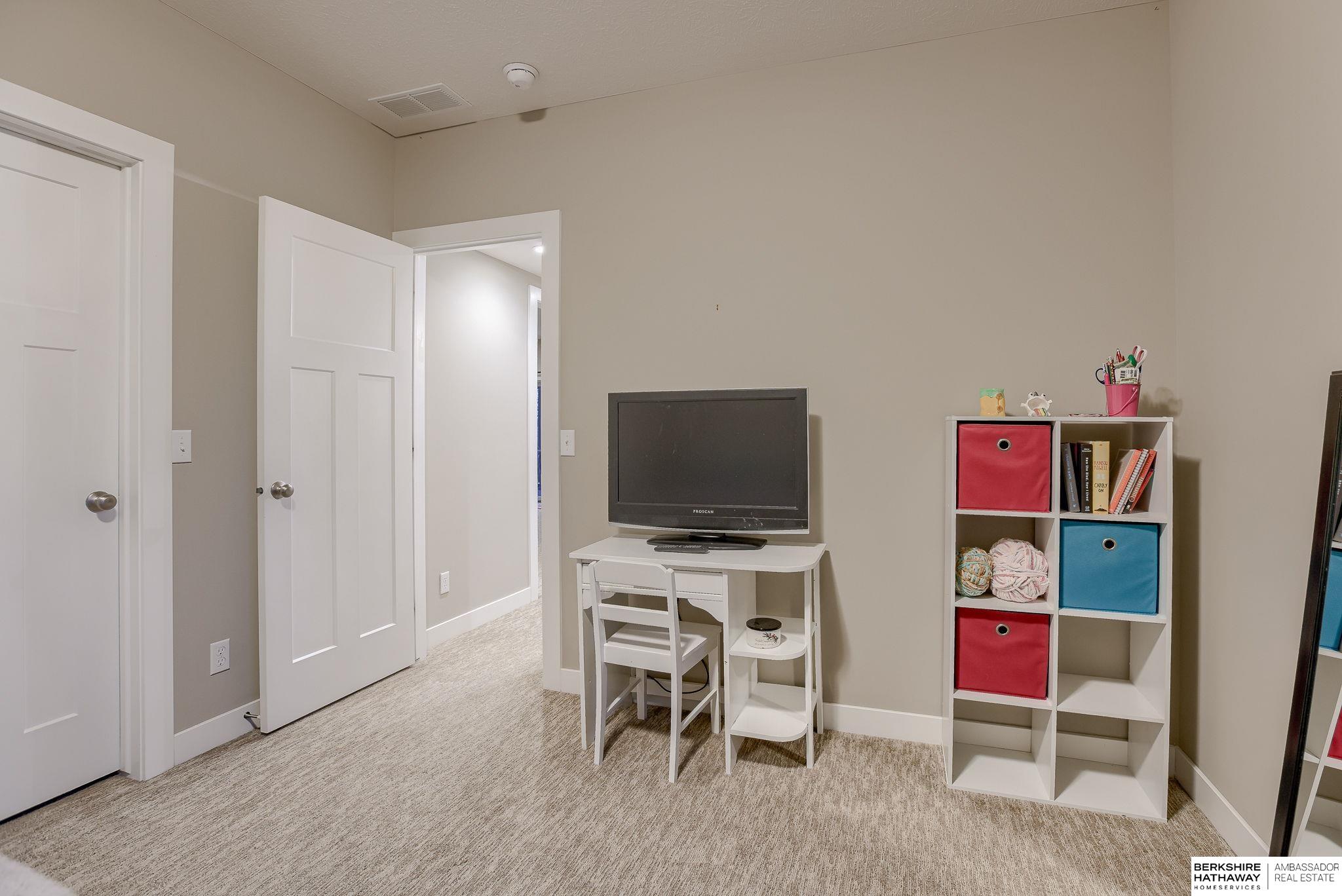 Louisville, Nebraska 68037, United States, 5 Bedrooms Bedrooms, ,3 BathroomsBathrooms,Residential,Active,8490